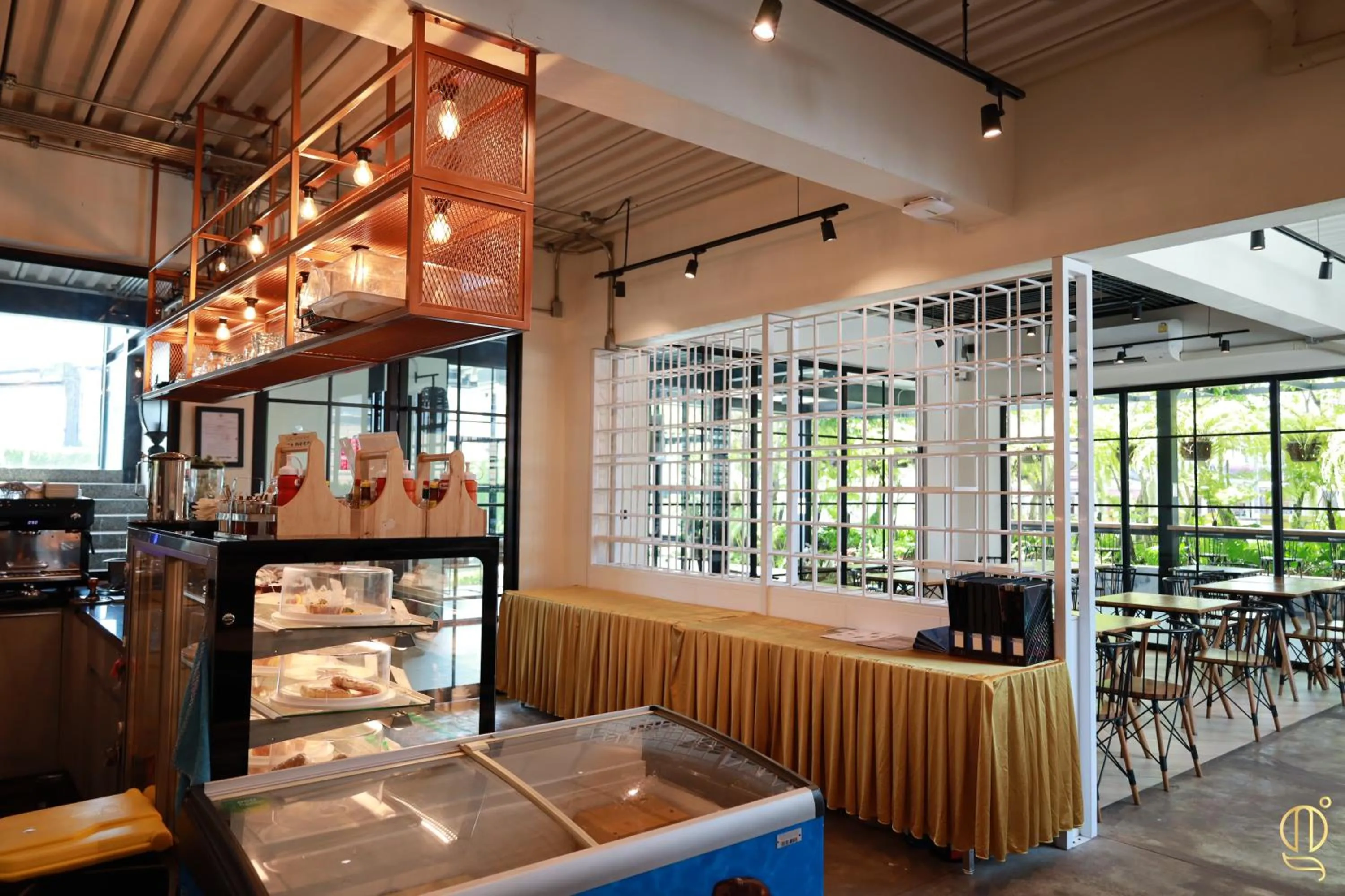 Restaurant/places to eat in The Gold Living Life