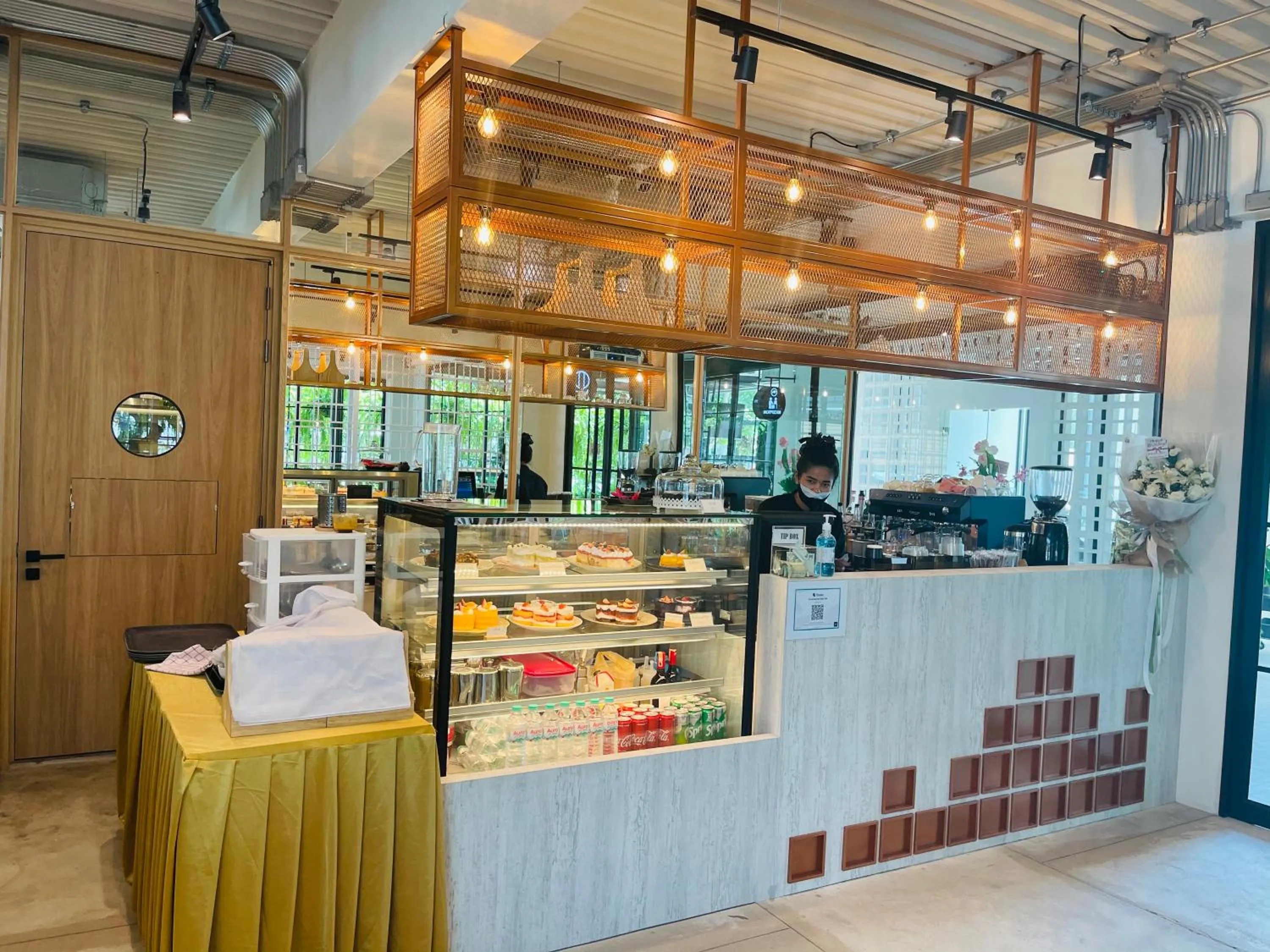 Restaurant/places to eat in The Gold Living Life