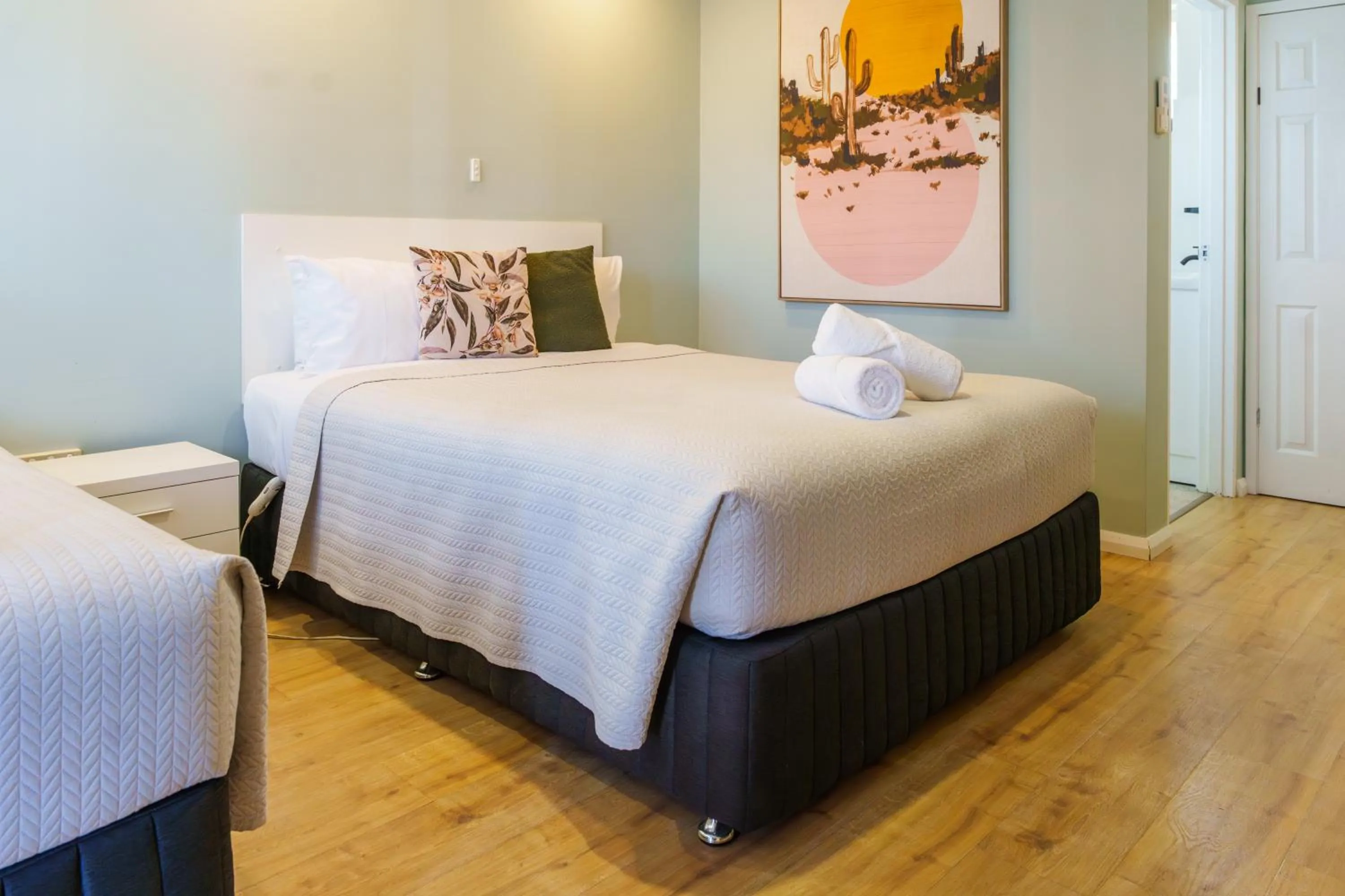 Bed in Roydons Motor Inn