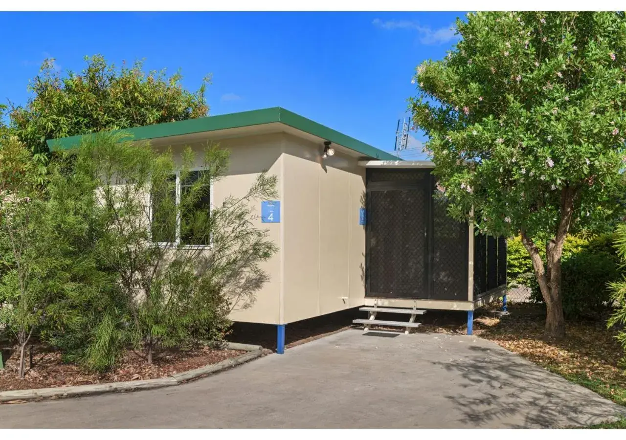 Superior 1 Bedroom Cabin (Sleeps 2) in Discovery Parks - Ayr Superior 1 Bedroom Cabin (Sleeps 2) in Discovery Parks - Ayr