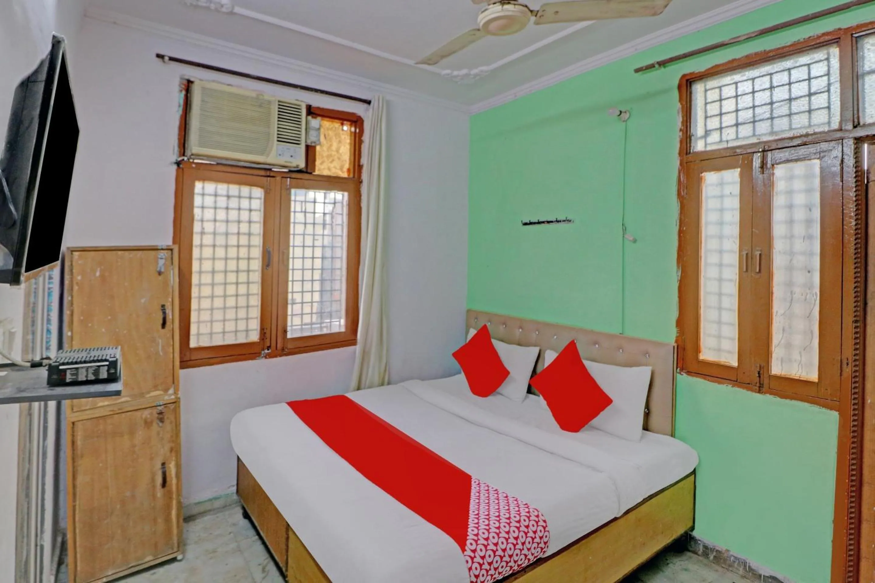 Bedroom, Bed in Hotel O Happy Homes