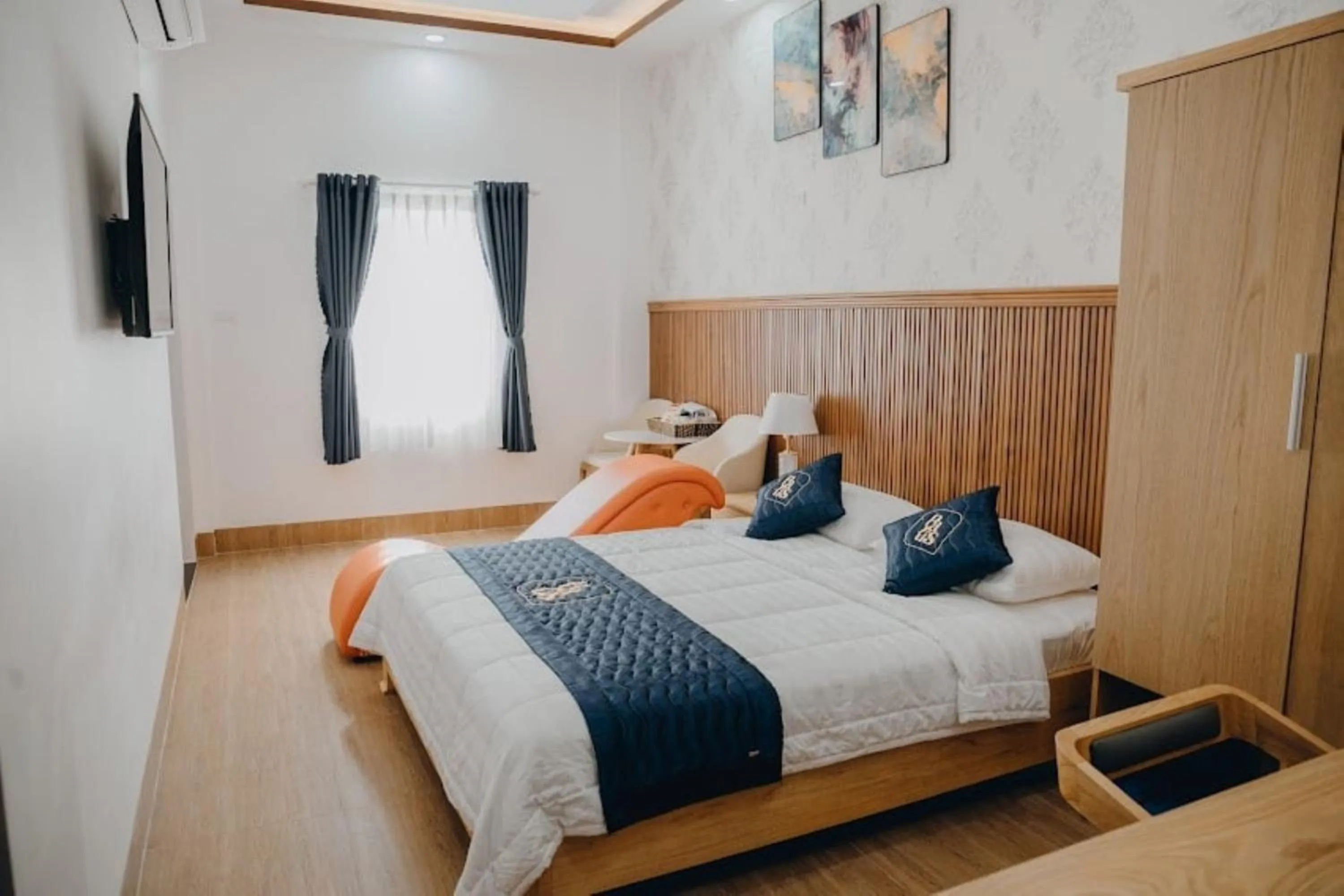 Photo of the whole room, Bed in Paris Hotel Bình Thuận