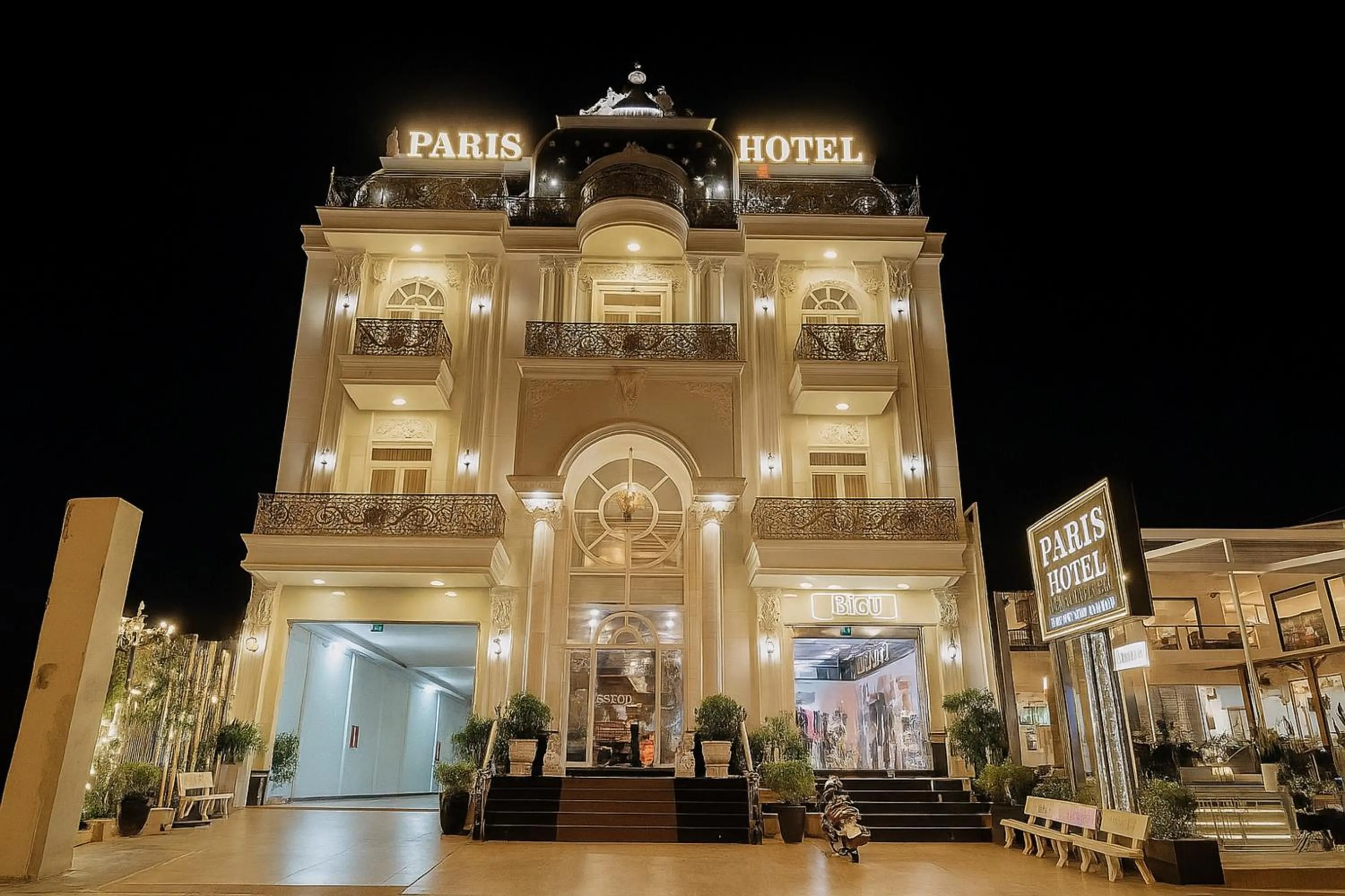 Property building in Paris Hotel Bình Thuận