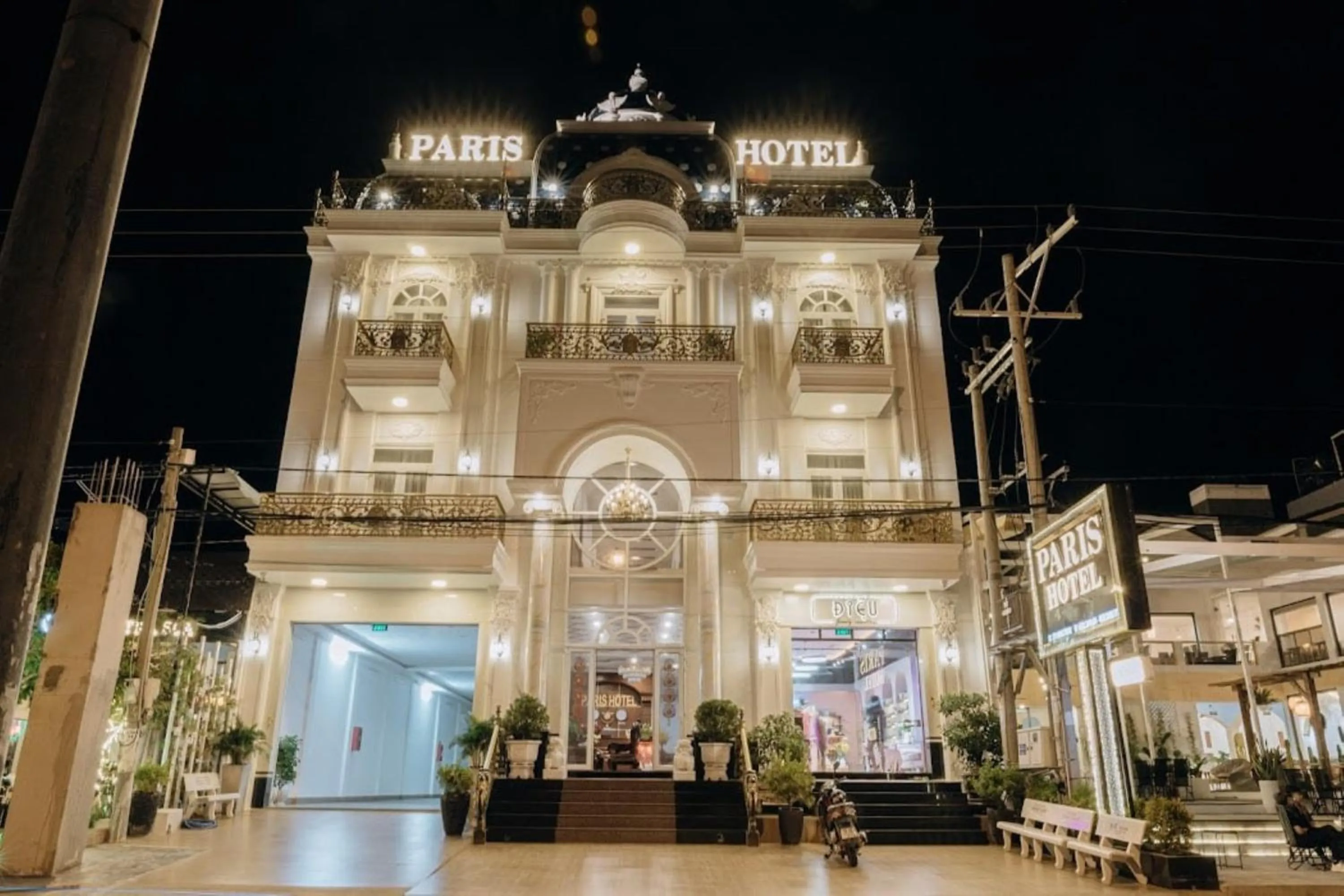Property building in Paris Hotel Bình Thuận