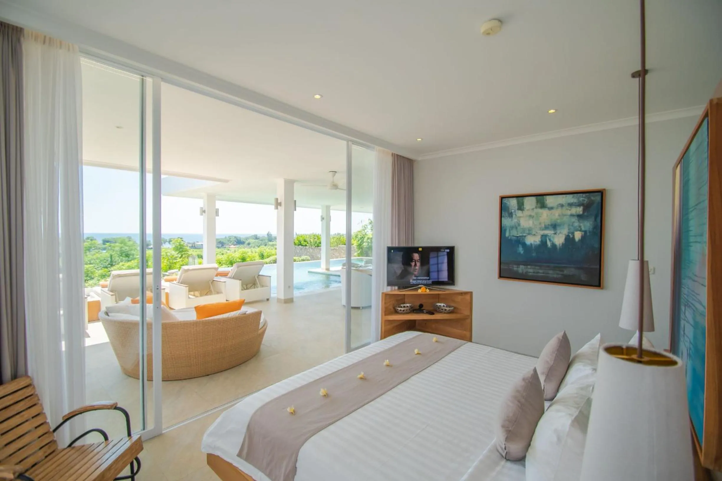 Bed in Deep Blue Villa Bali