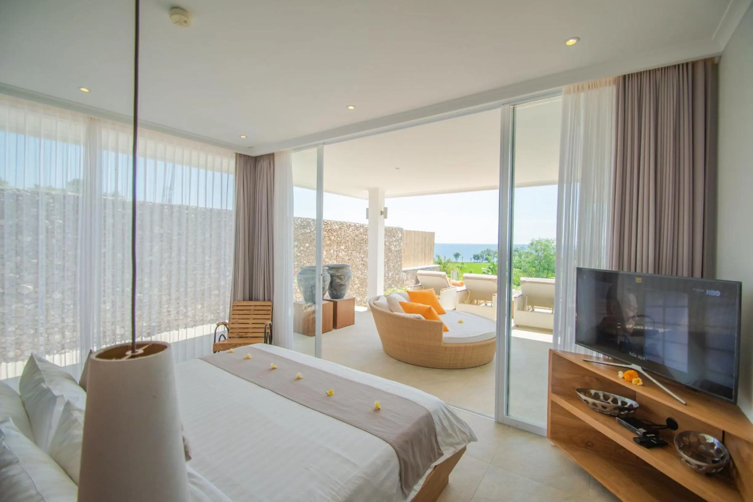 Bed in Deep Blue Villa Bali