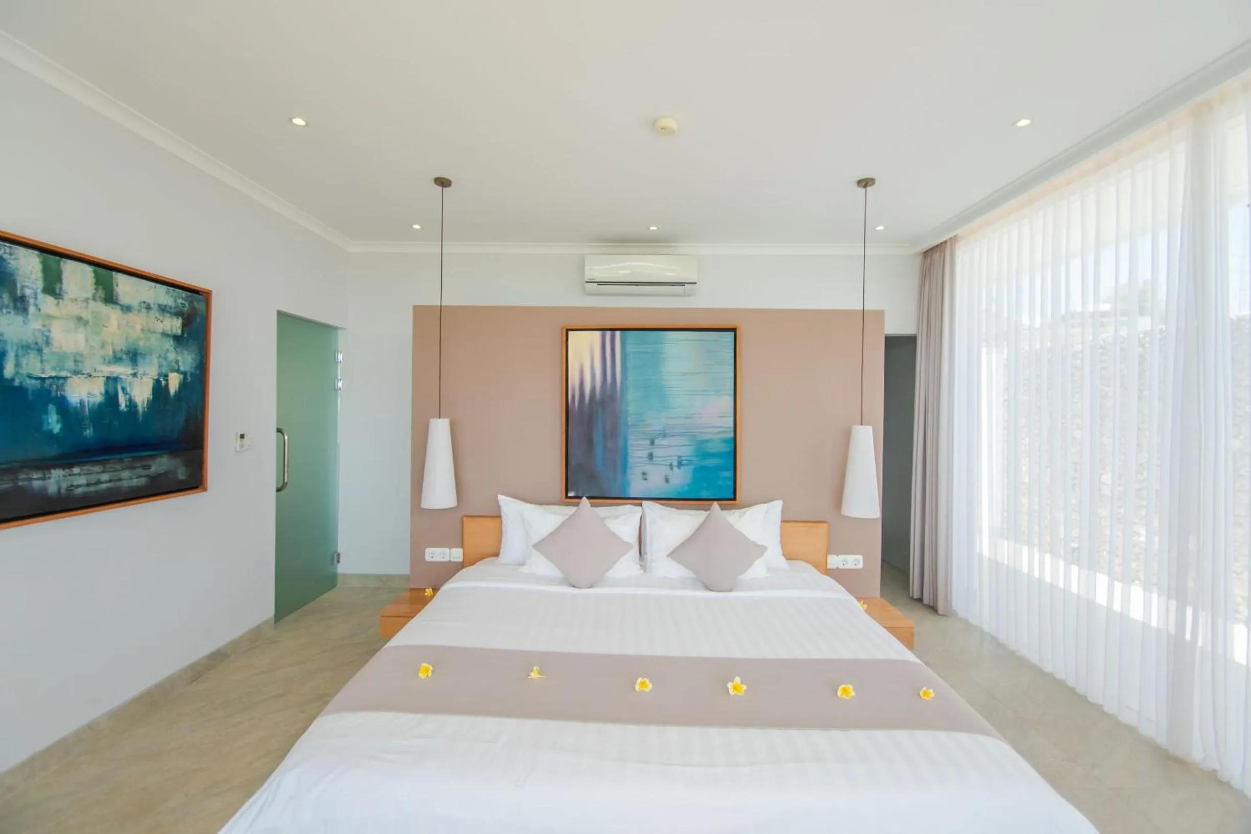 Bed in Deep Blue Villa Bali