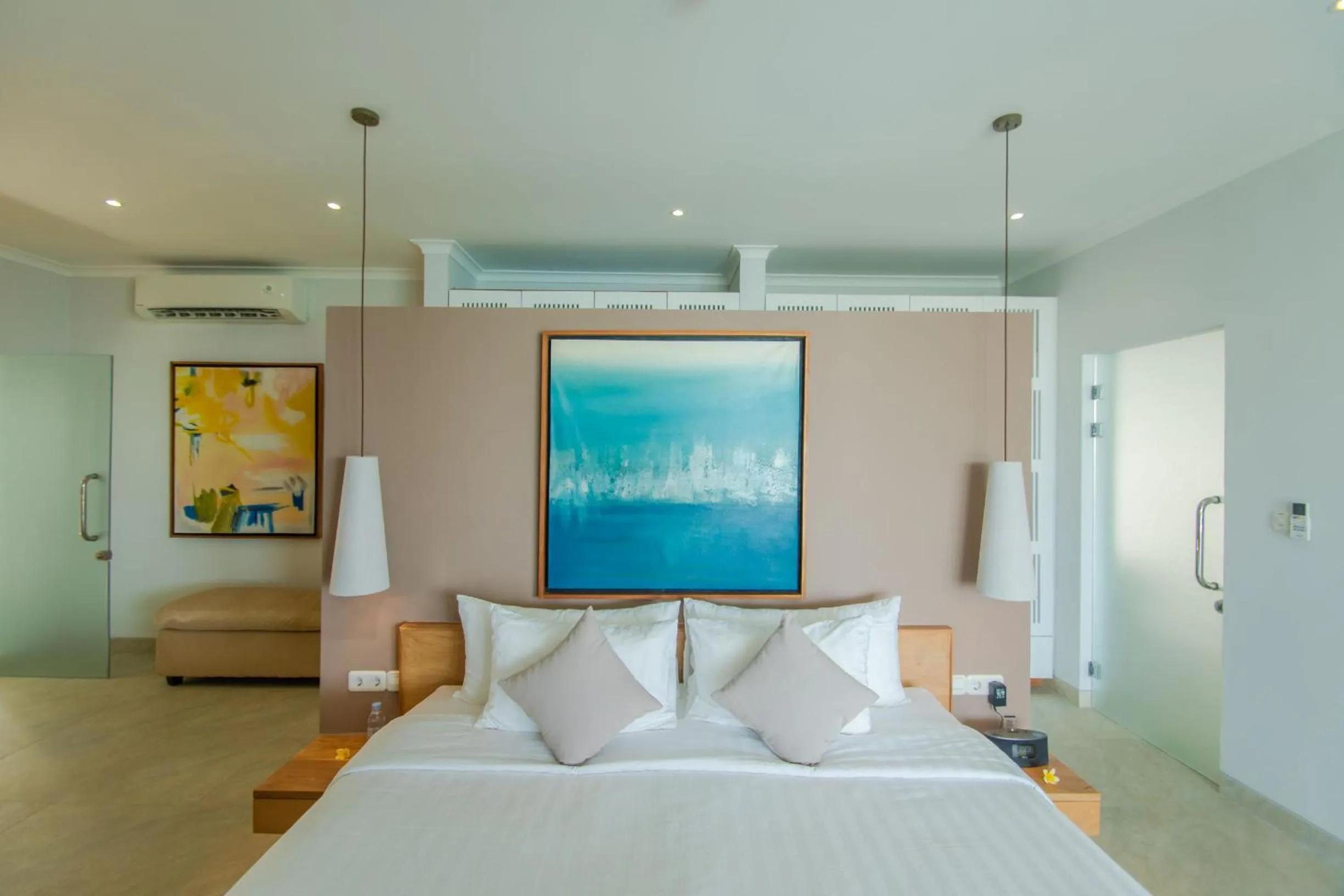 Bed in Deep Blue Villa Bali