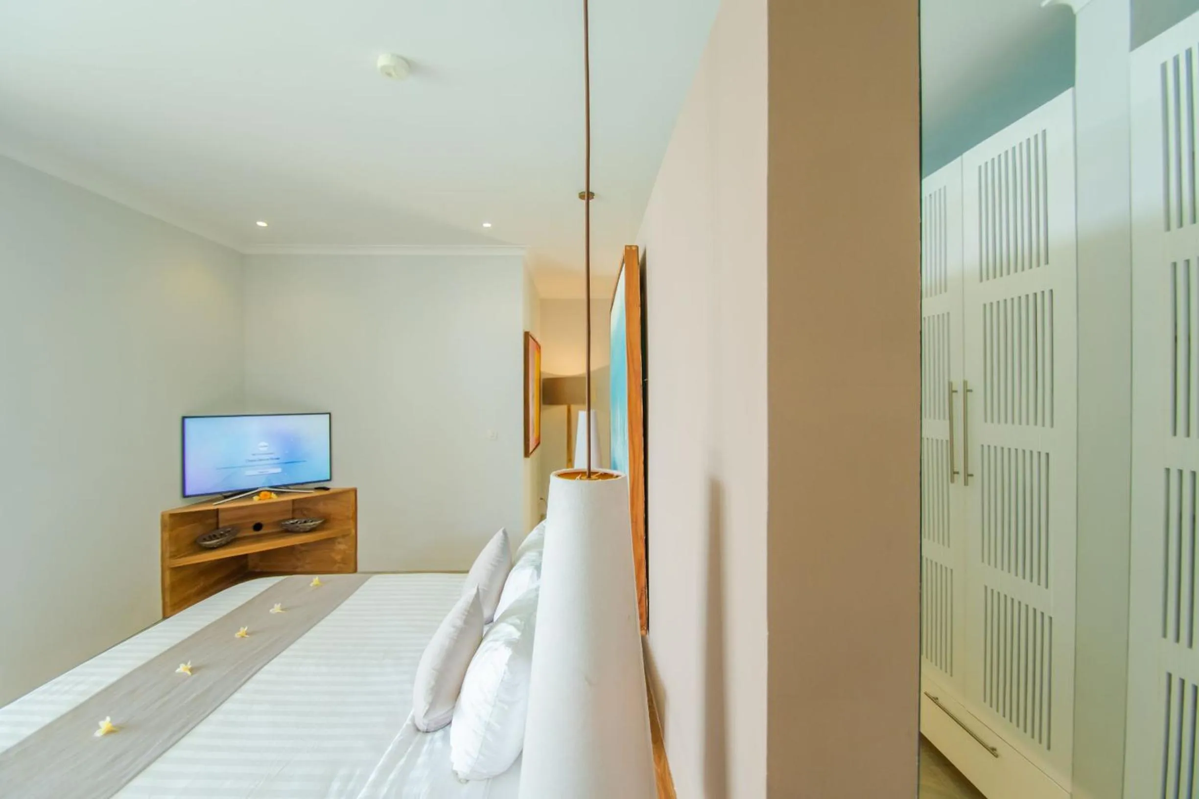 Bed in Deep Blue Villa Bali