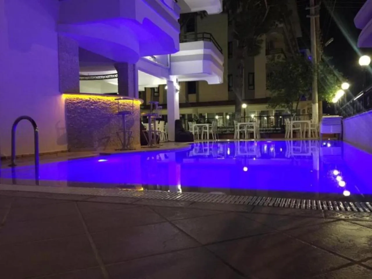 Swimming pool in Christina Apart Otel