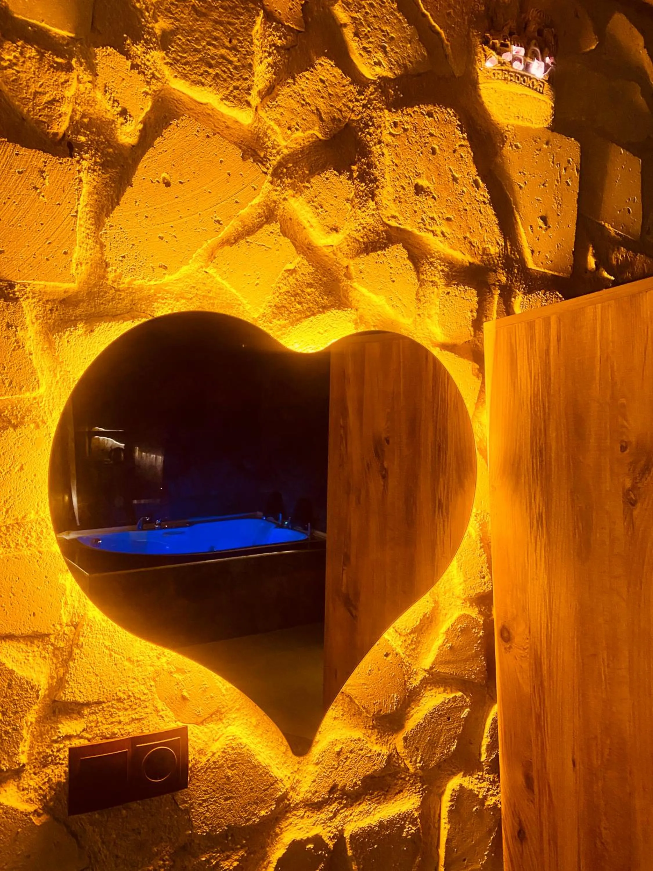 Text overlay in Aysultan Stone House