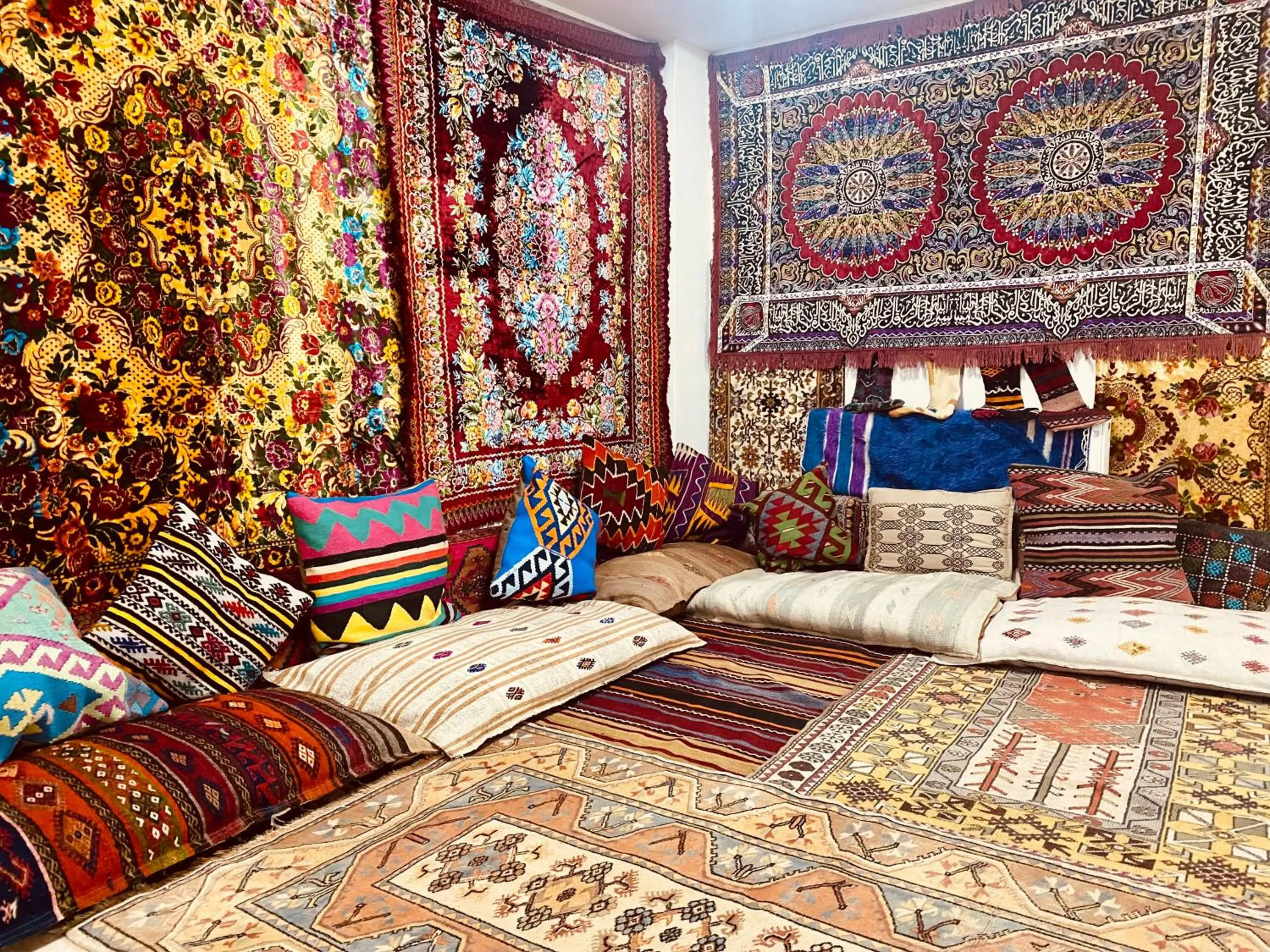 Restaurant/places to eat in Aysultan Stone House