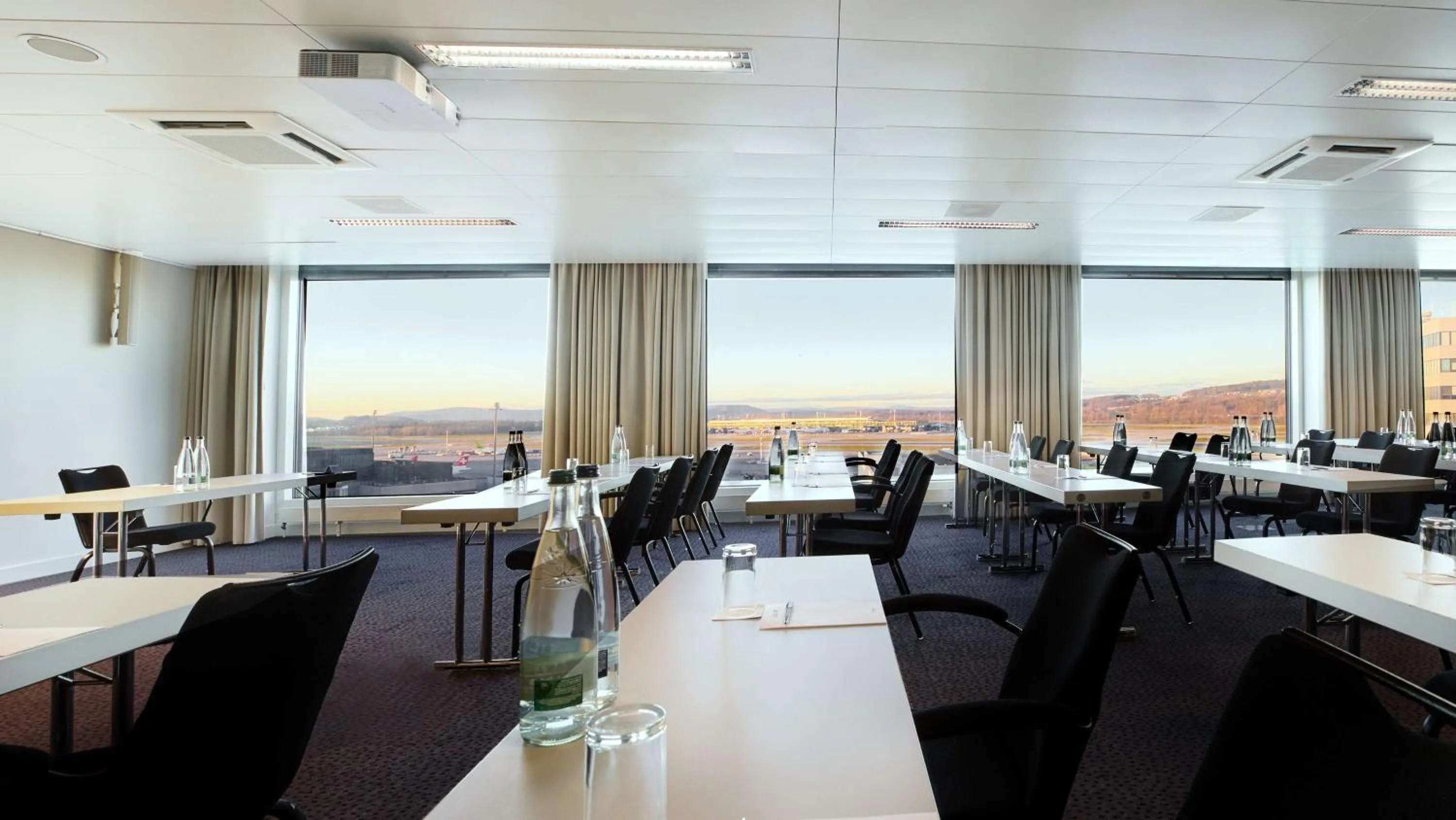 Meeting/conference room in Radisson Blu Hotel Zurich Airport