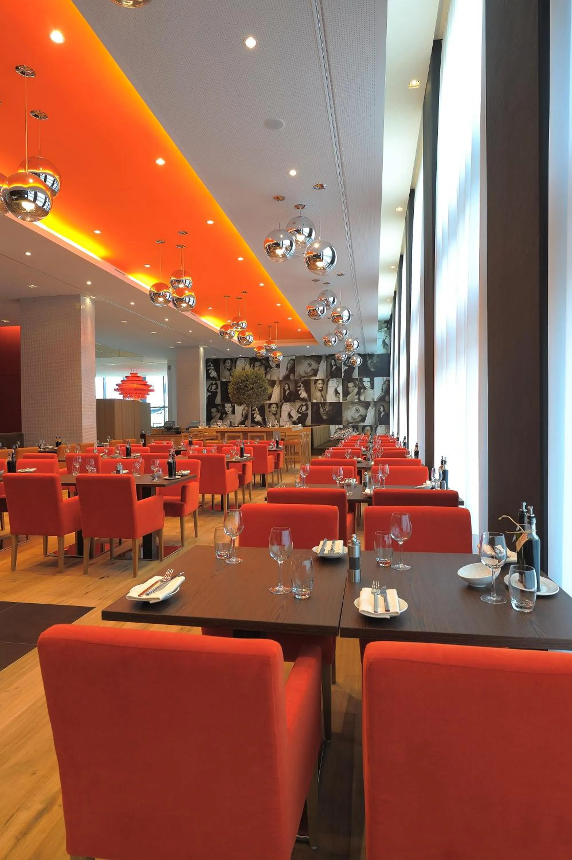 Restaurant/places to eat in Radisson Blu Hotel Zurich Airport