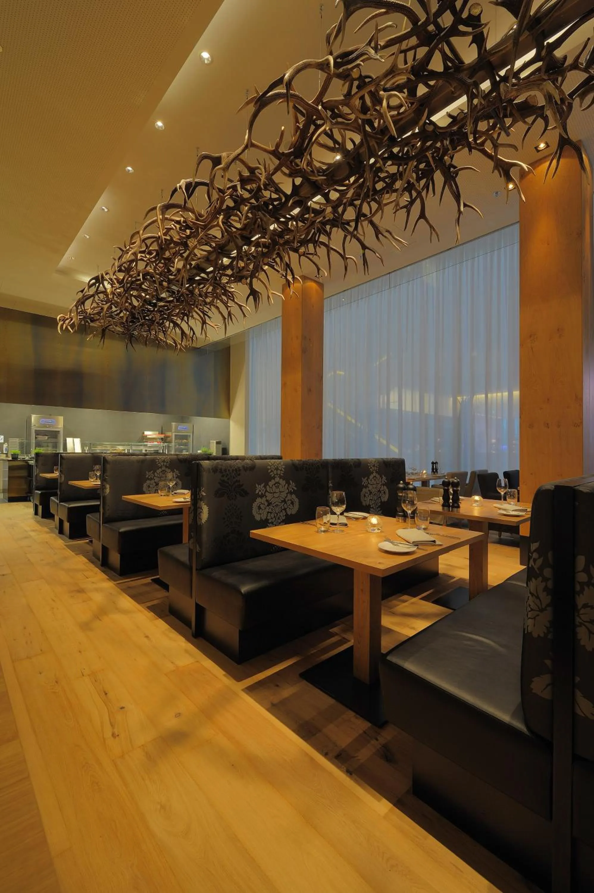 Restaurant/places to eat in Radisson Blu Hotel Zurich Airport