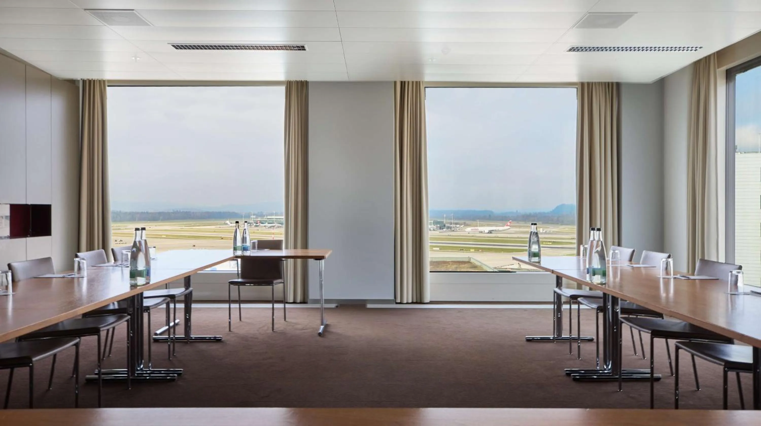 Meeting/conference room in Radisson Blu Hotel Zurich Airport