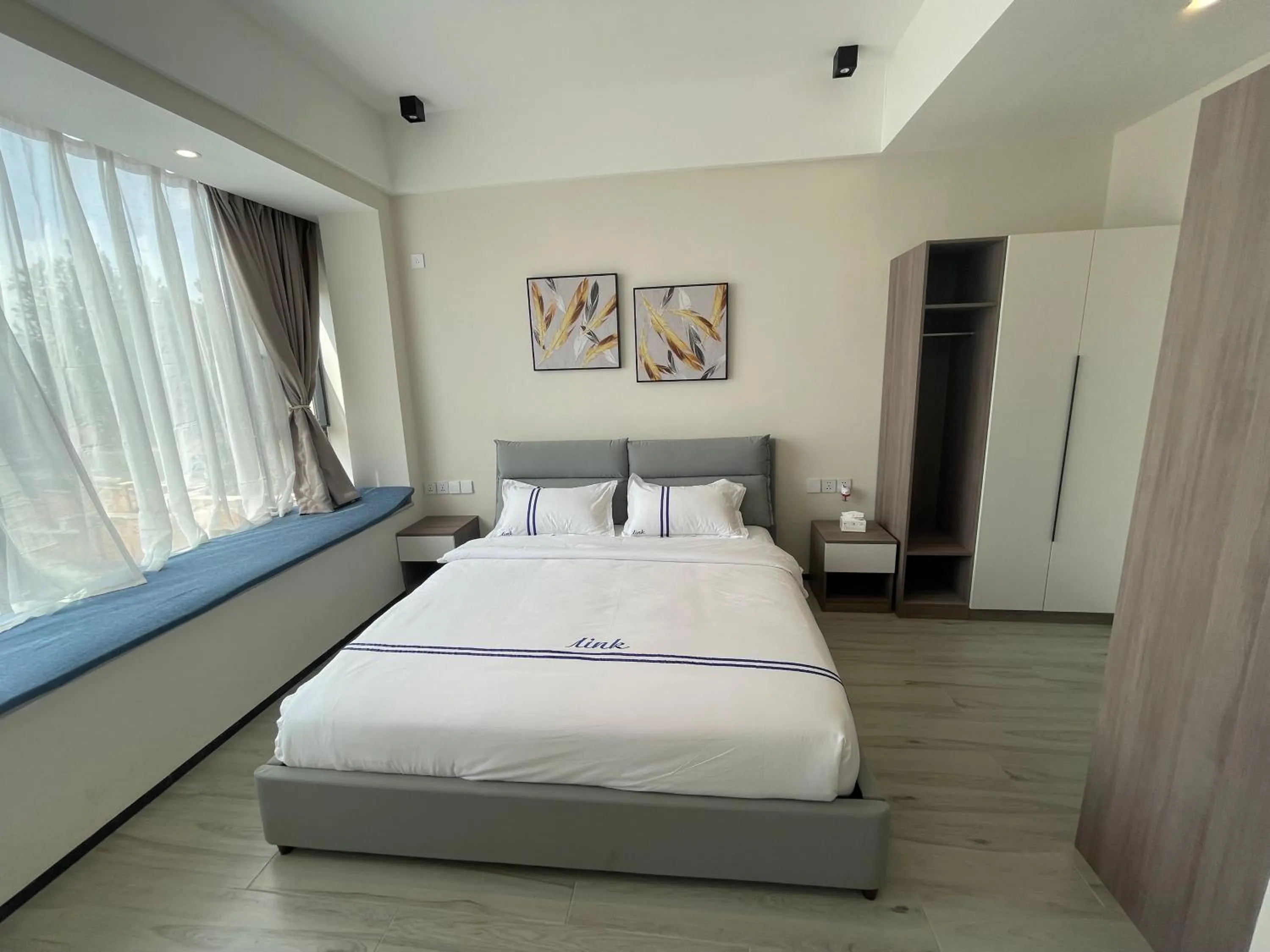 Bed in Rose Garden Private Apartment By LINK