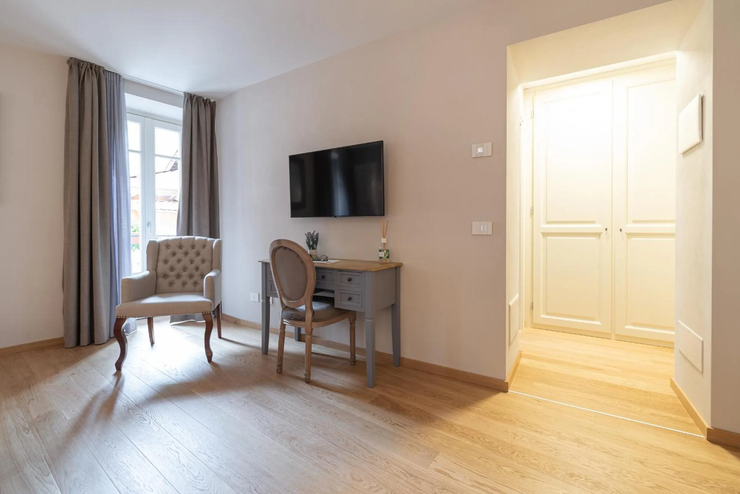 Bed in Antico Borgo B&B Cannobio