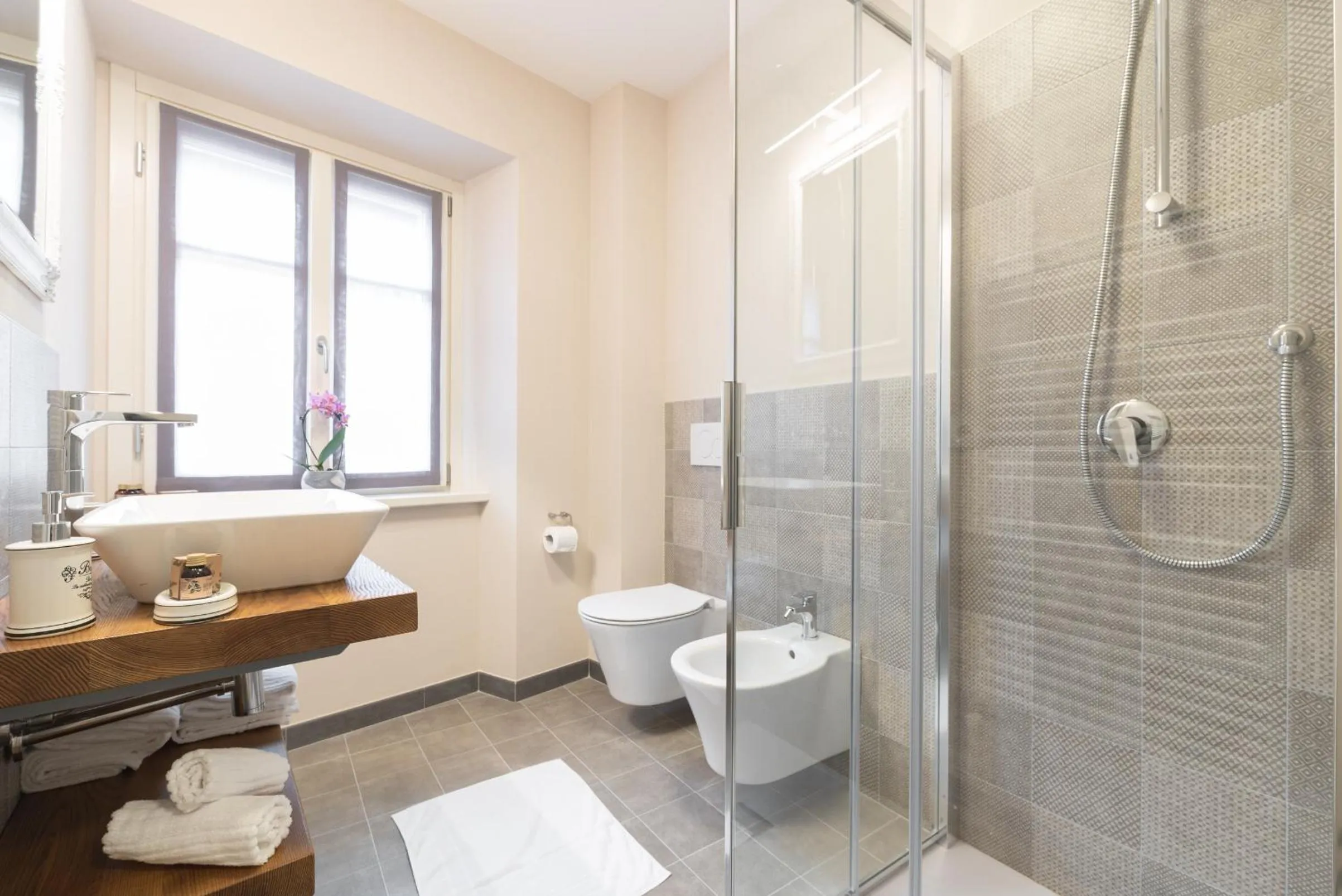 Shower in Antico Borgo B&B Cannobio