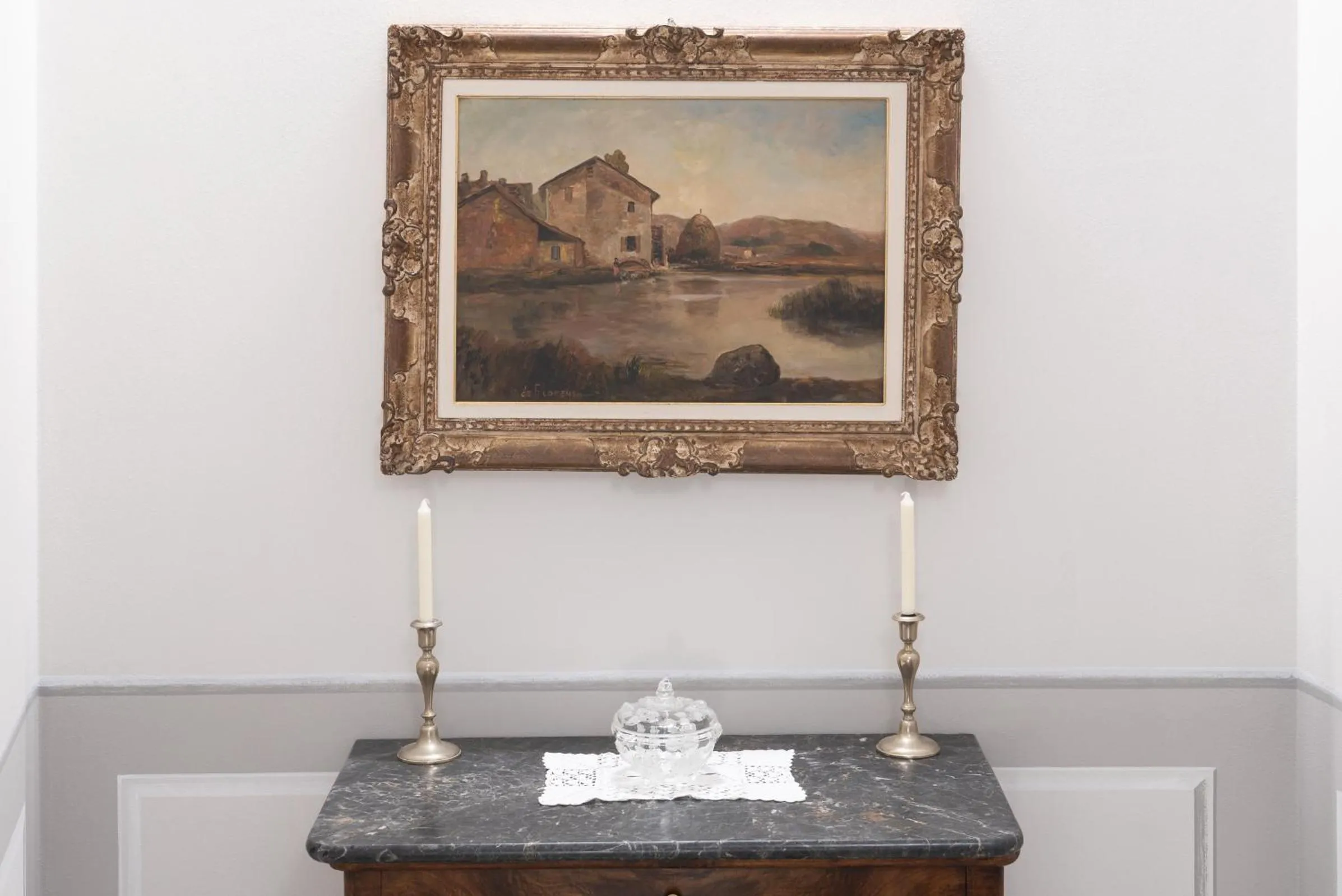 Communal lounge/ TV room in Antico Borgo B&B Cannobio