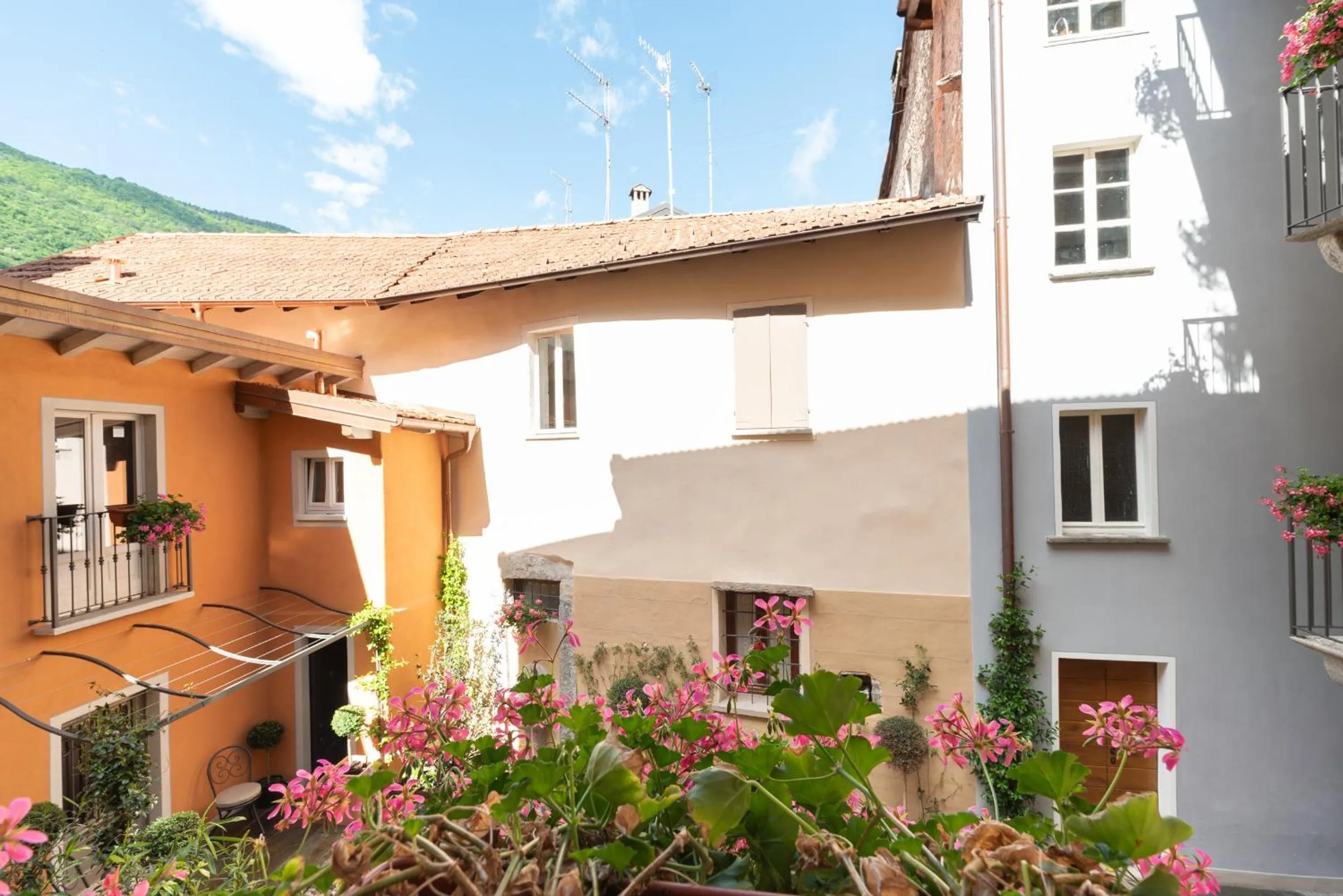 Property building in Antico Borgo B&B Cannobio