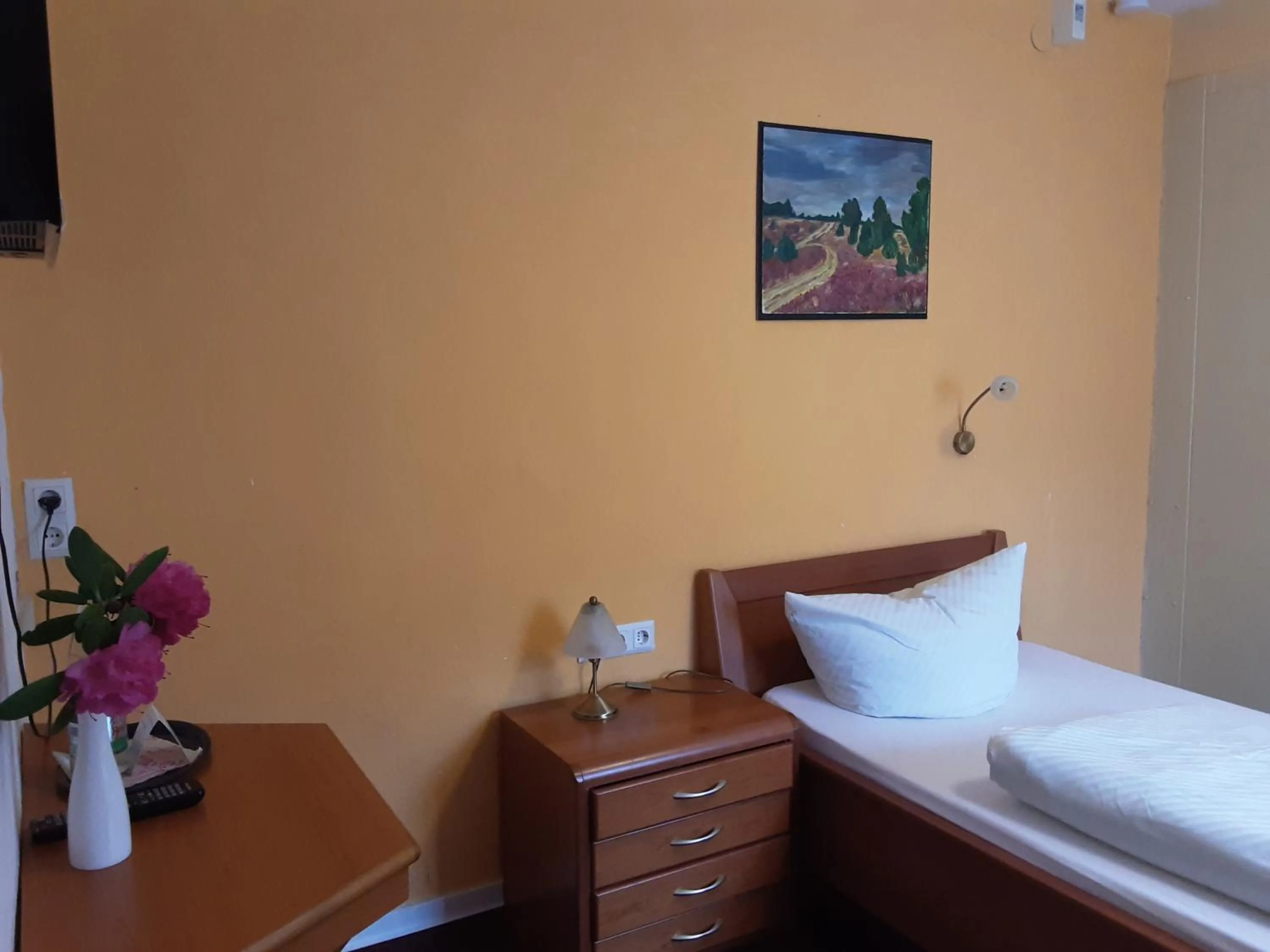 Bedroom, Bed in Hotel Gasthof Zur Krone