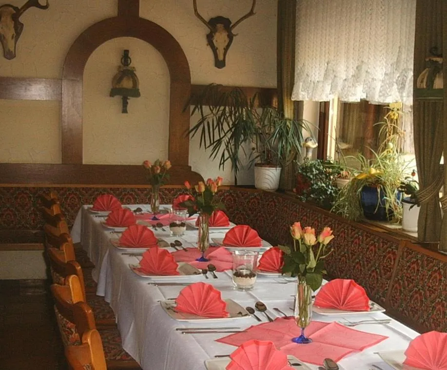 Restaurant/places to eat in Hotel Gasthof Zur Krone