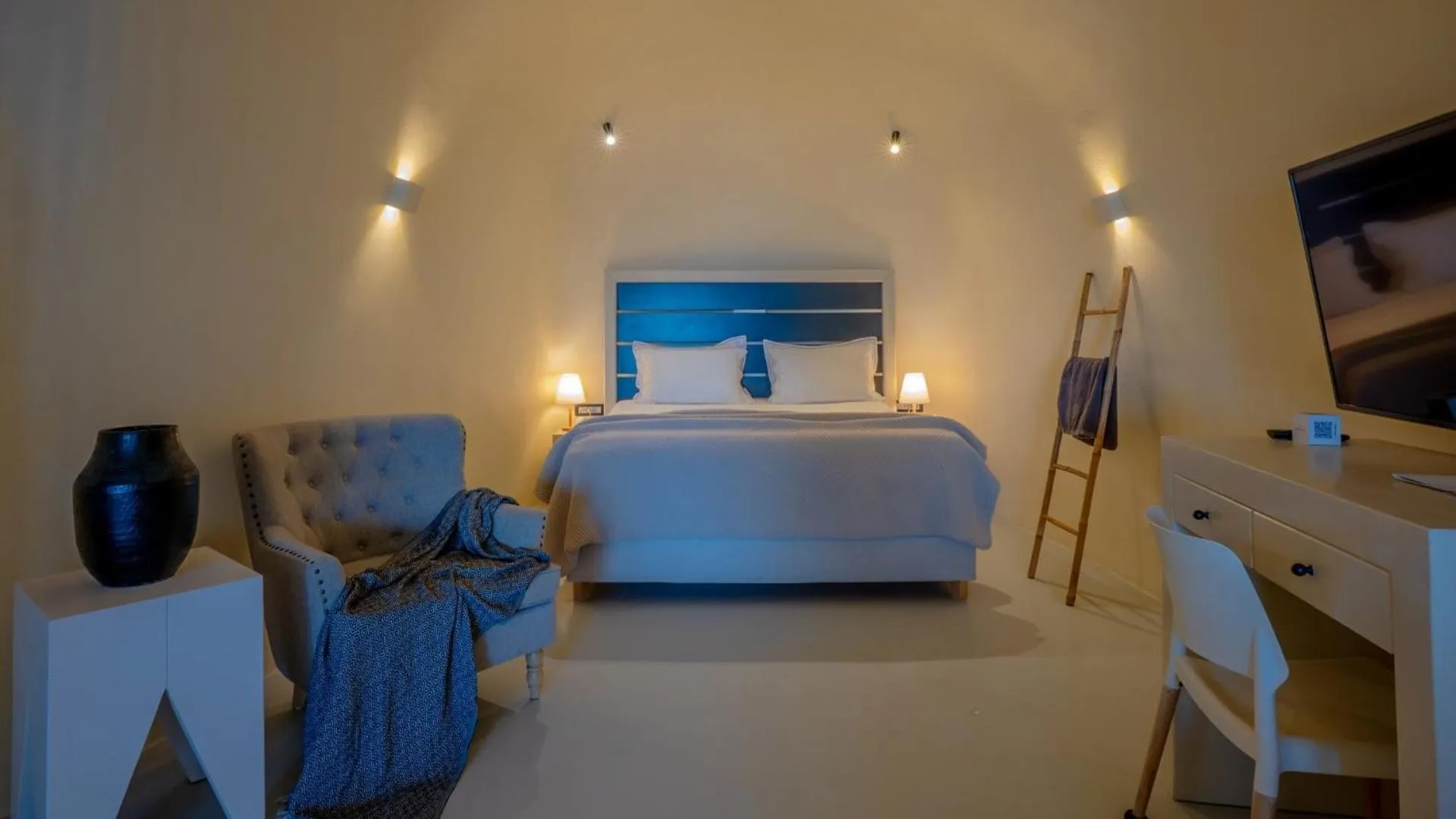 Bed in Apeiron Blue Santorini - Sustainable Adults Only 14 Plus