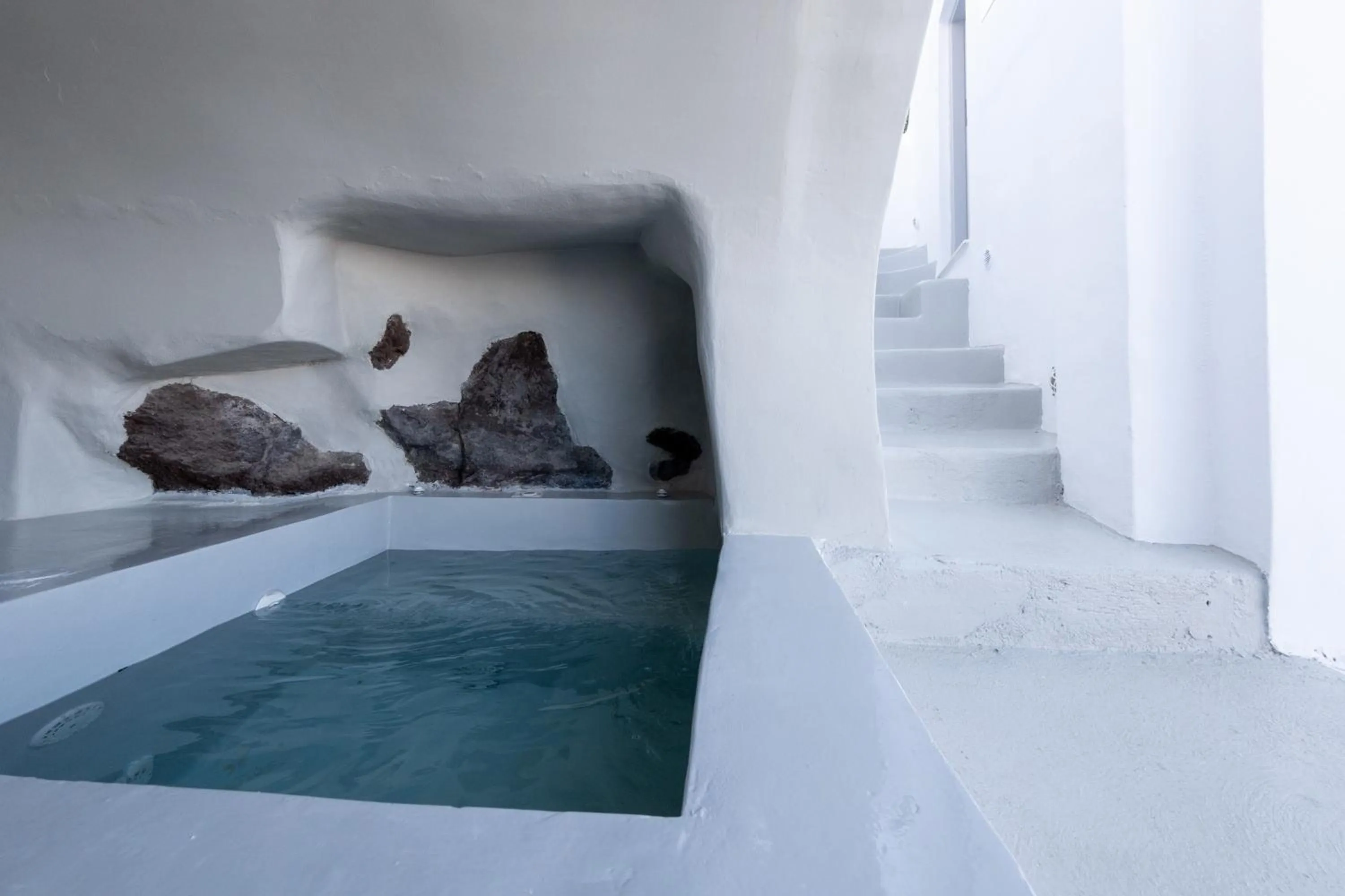 Anemos Cave Suites