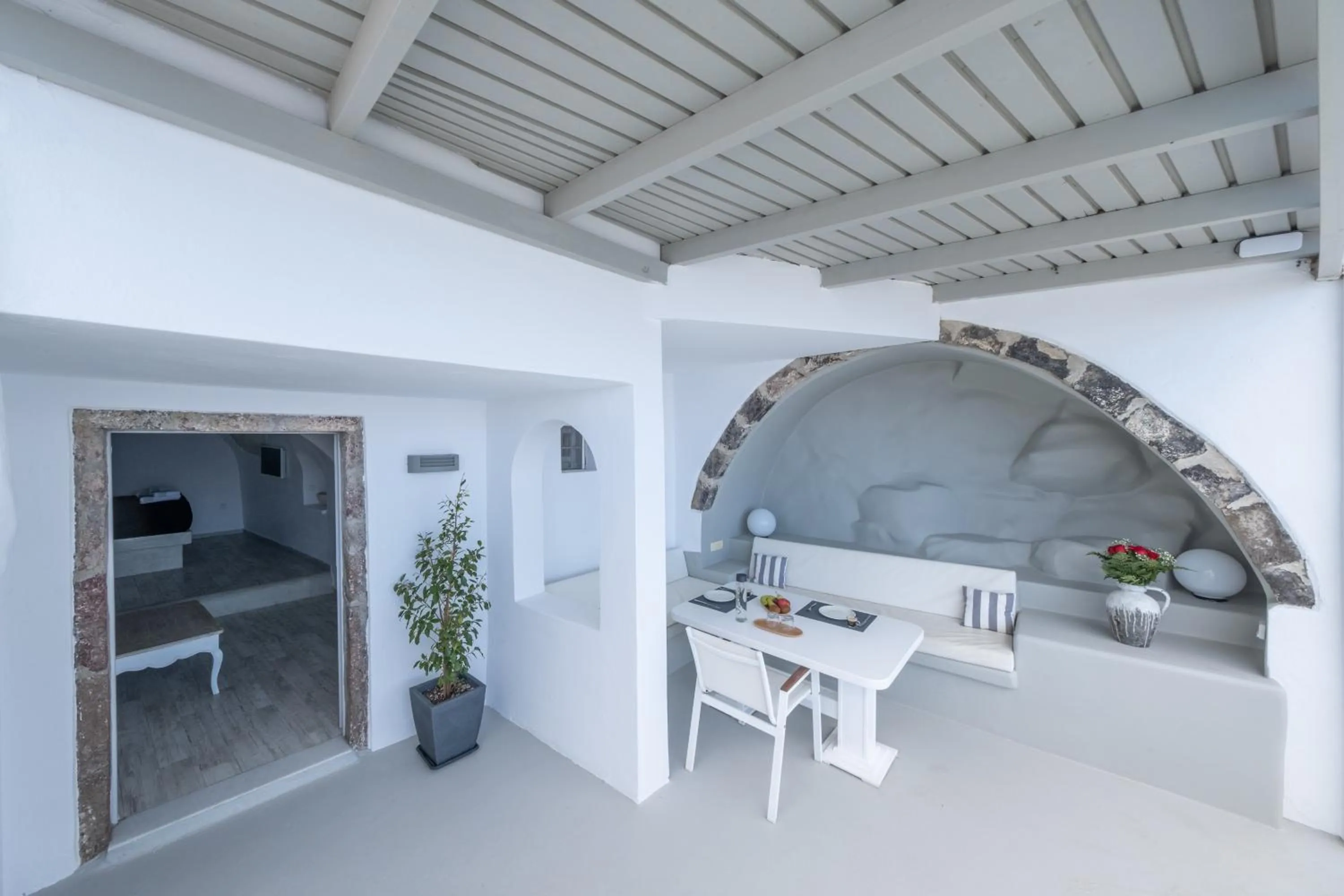 Anemos Cave Suites