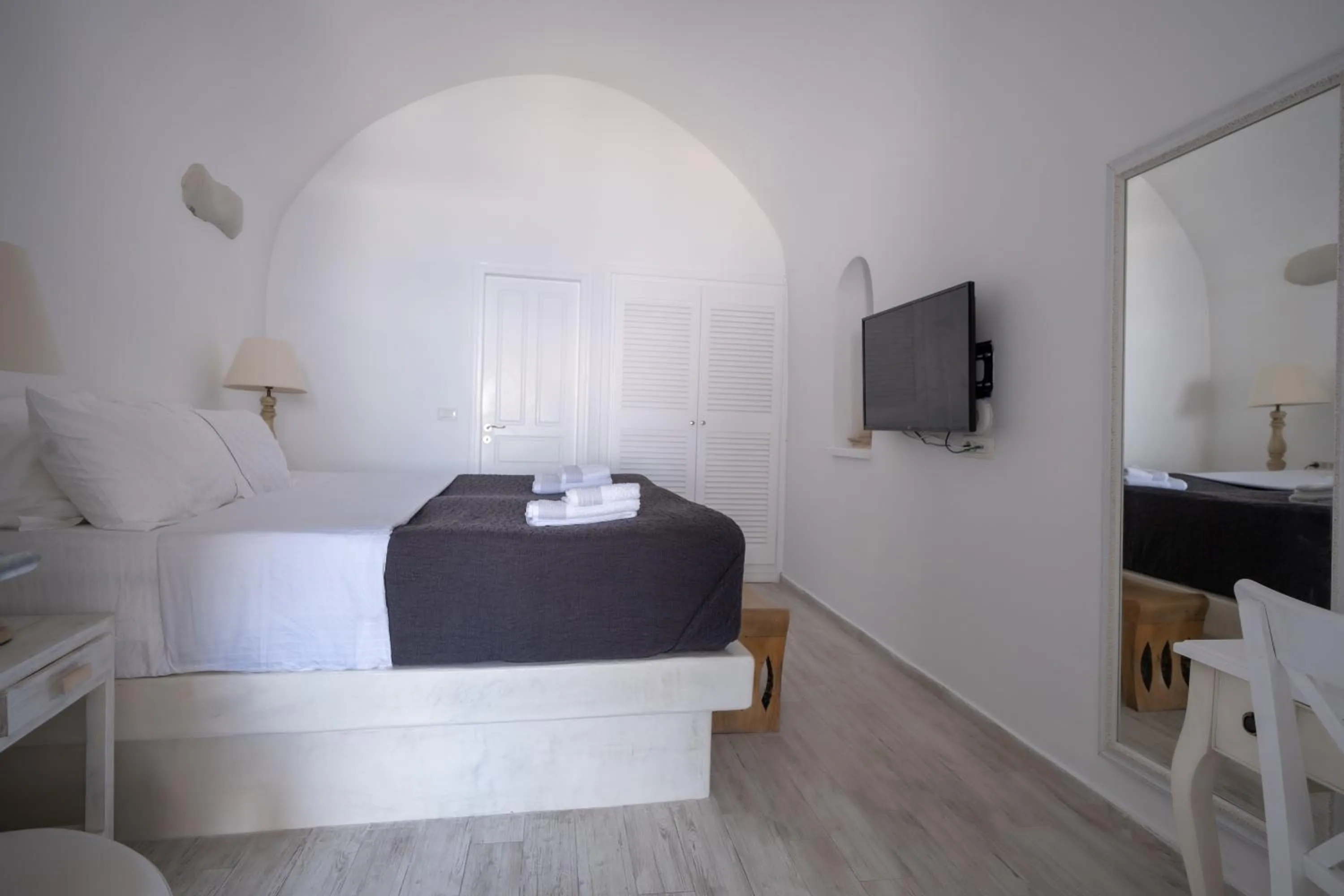 Bed in Anemos Cave Suites