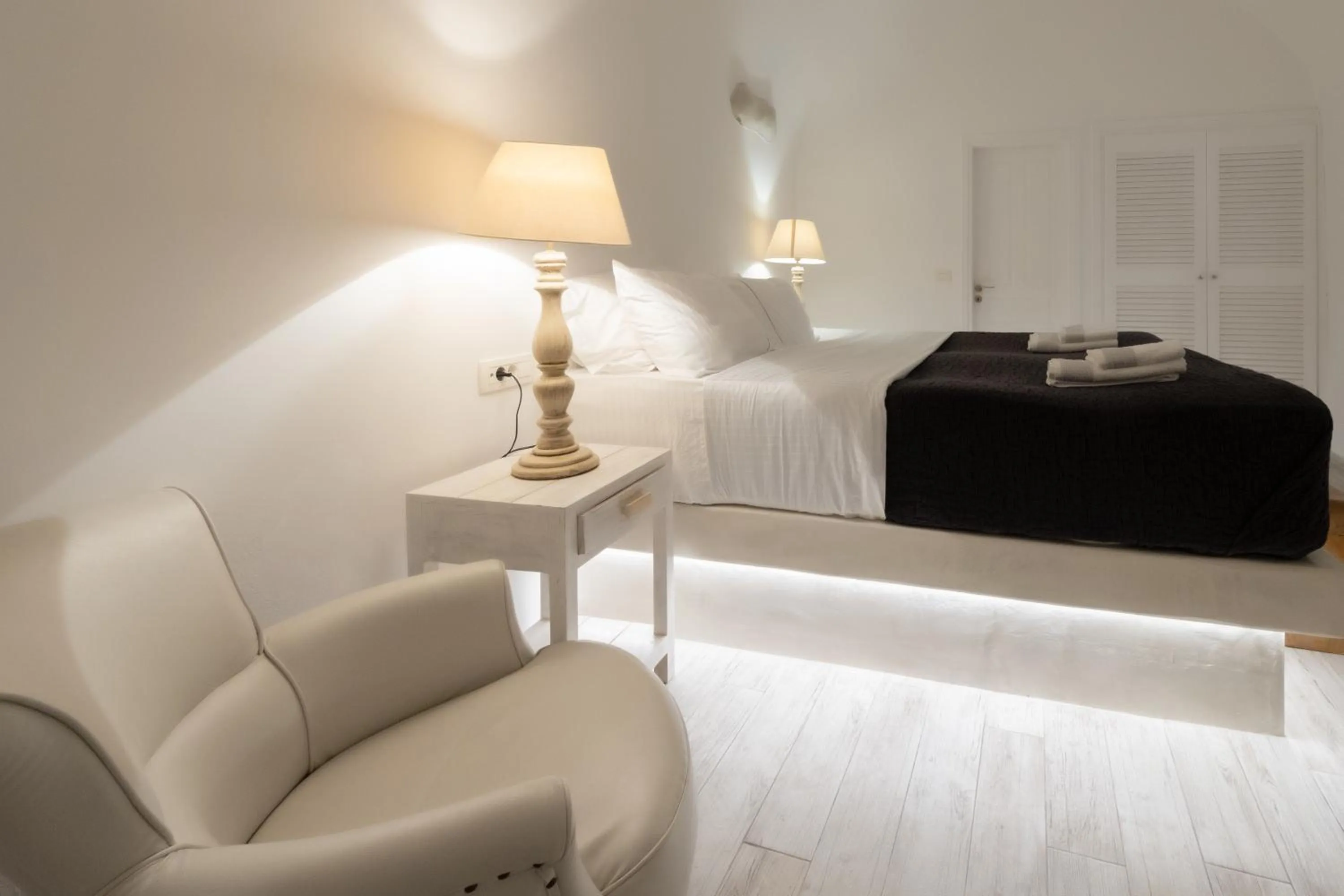 Bed in Anemos Cave Suites