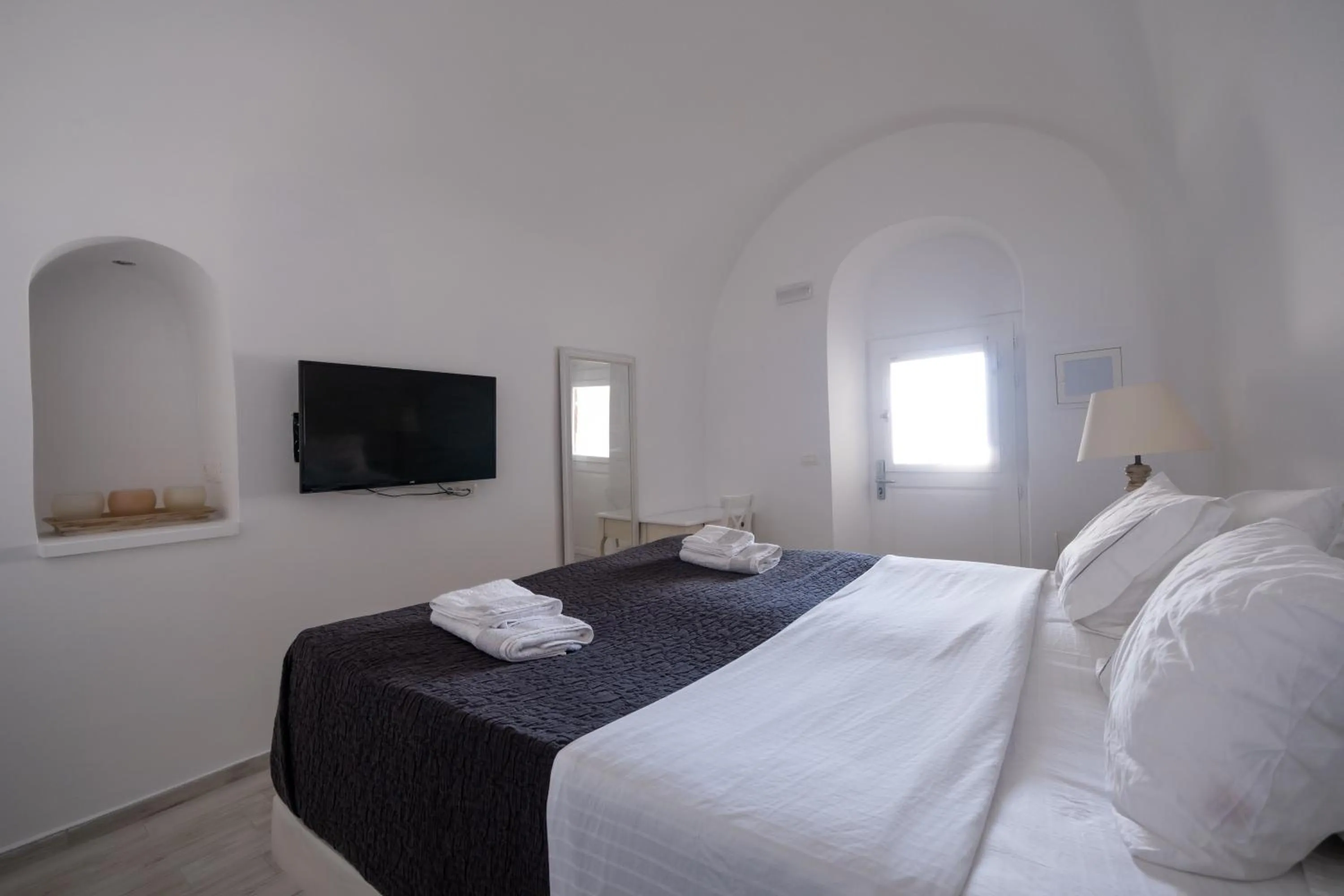 Bed in Anemos Cave Suites