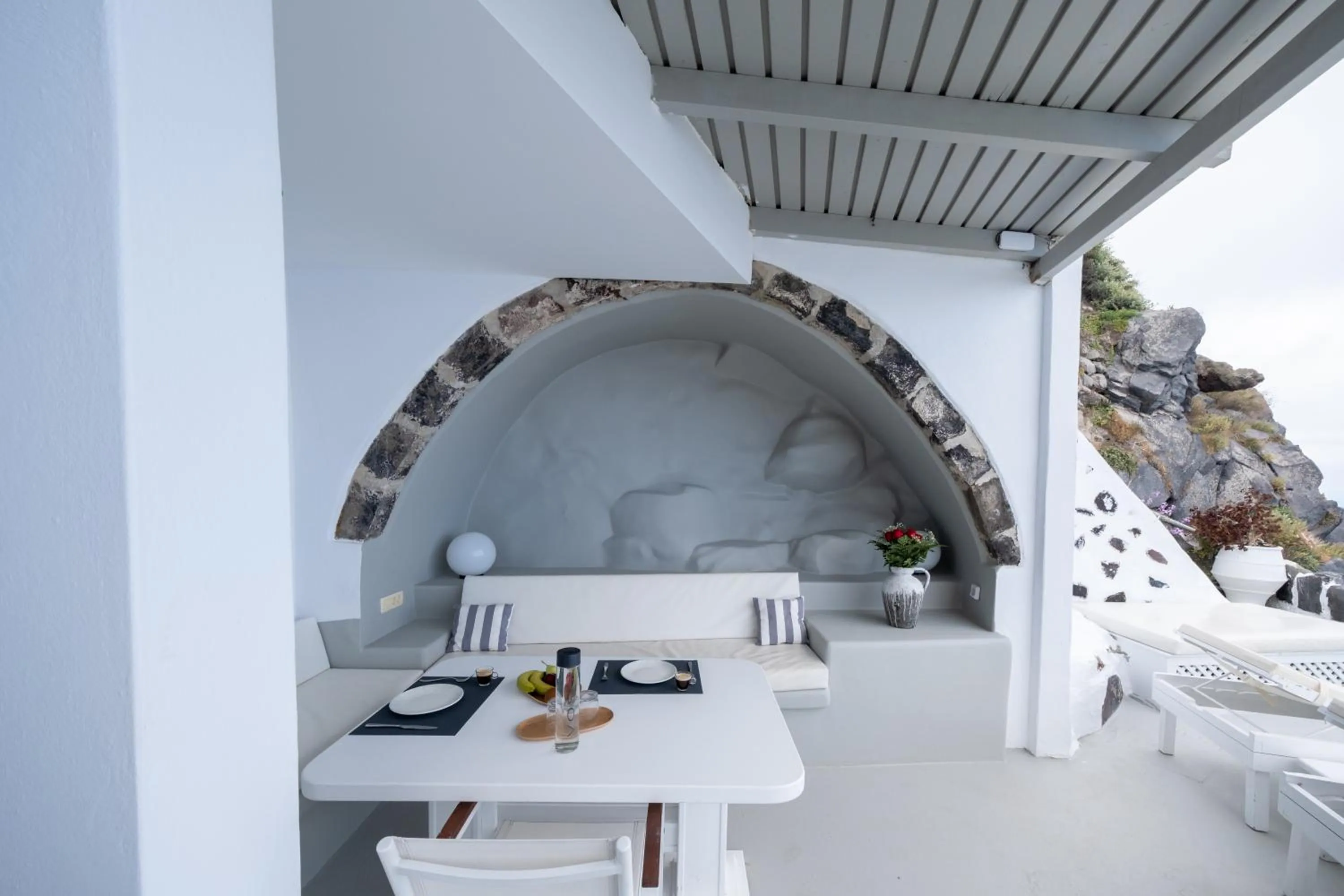 Anemos Cave Suites