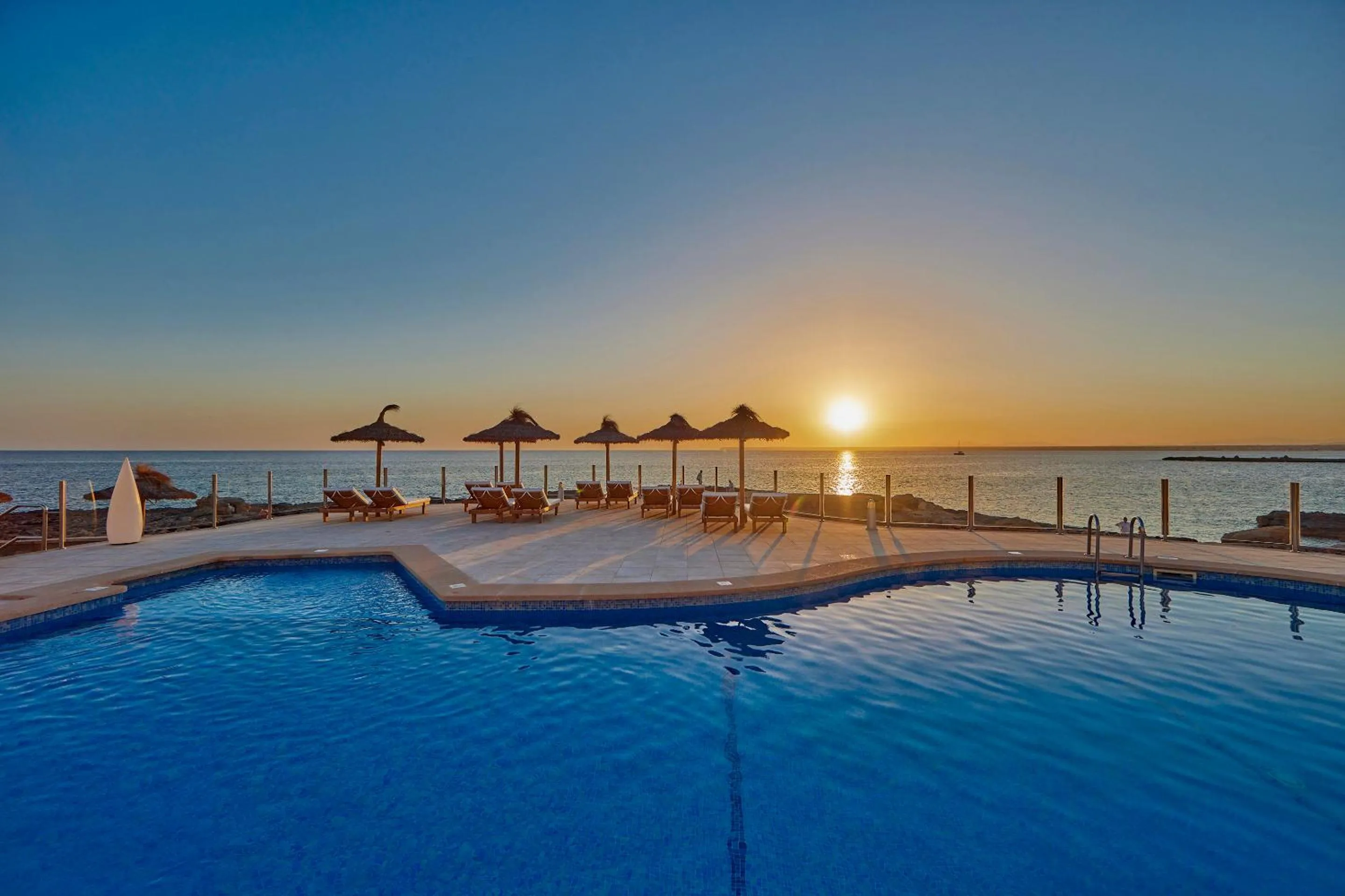 Swimming pool in Universal Hotel Cabo Blanco - Adults Only
