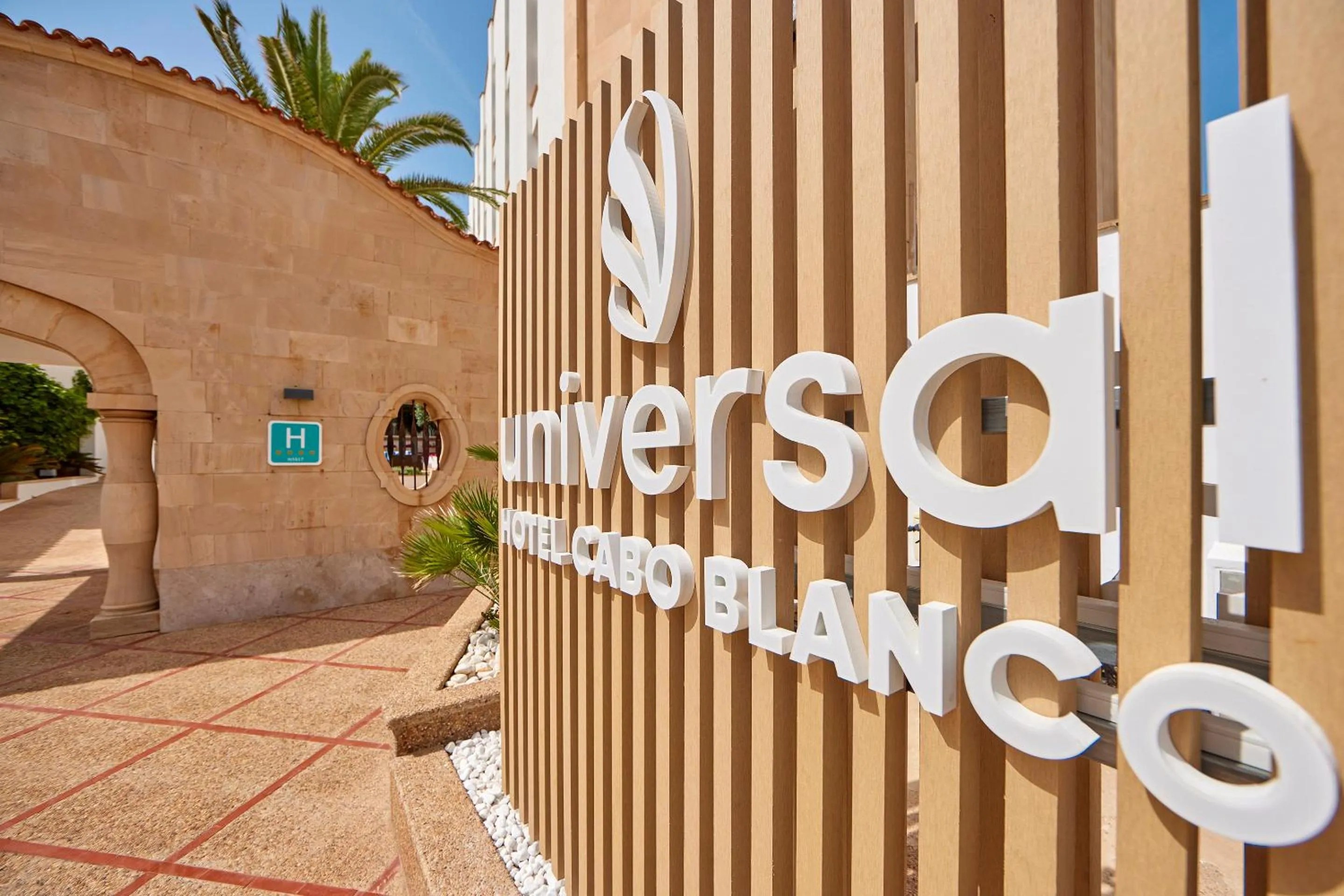 Facade/entrance in Universal Hotel Cabo Blanco - Adults Only