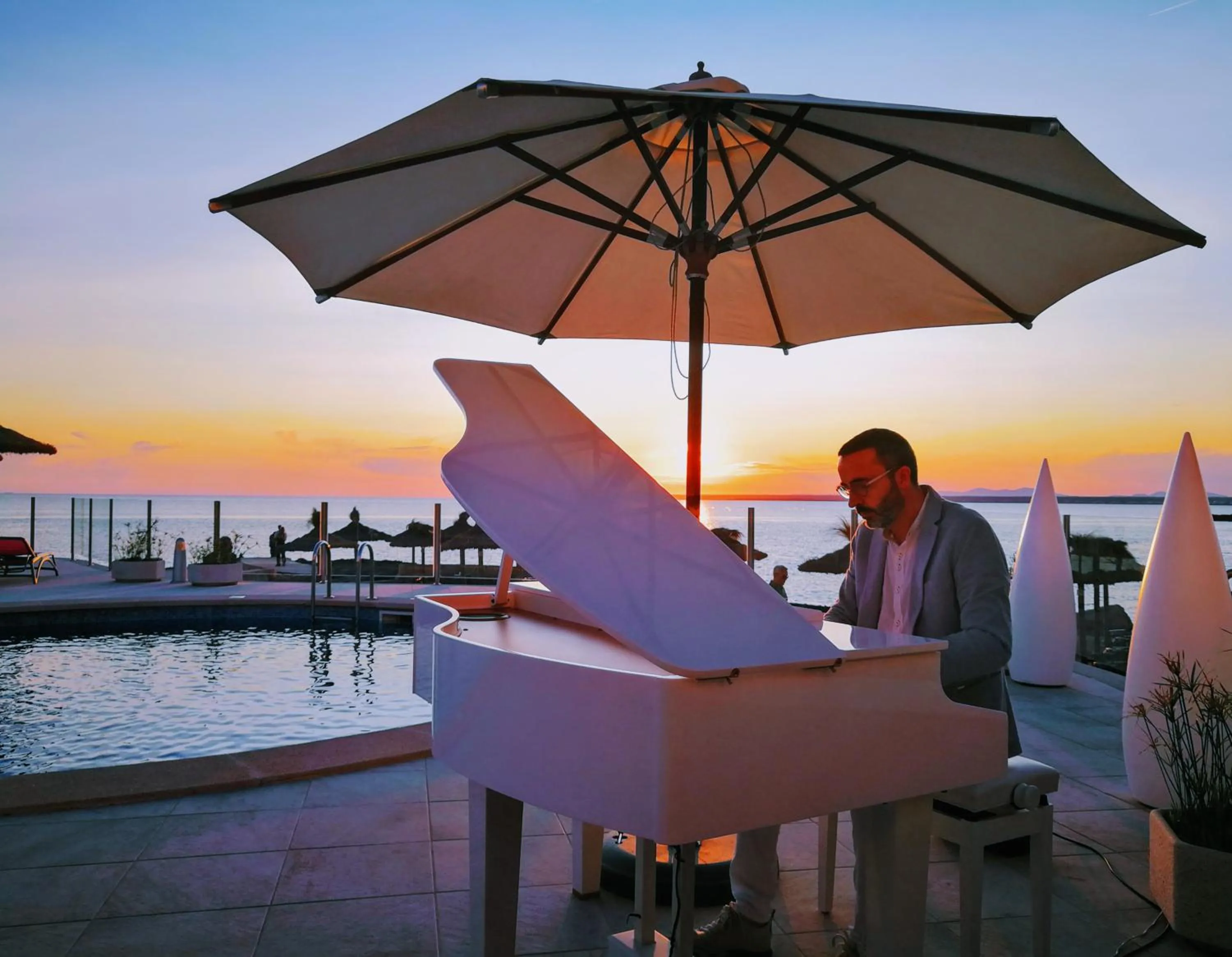 Evening entertainment in Universal Hotel Cabo Blanco - Adults Only
