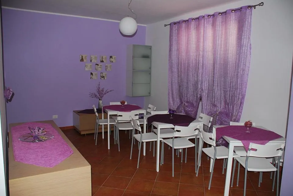 Communal lounge/ TV room in Eolo