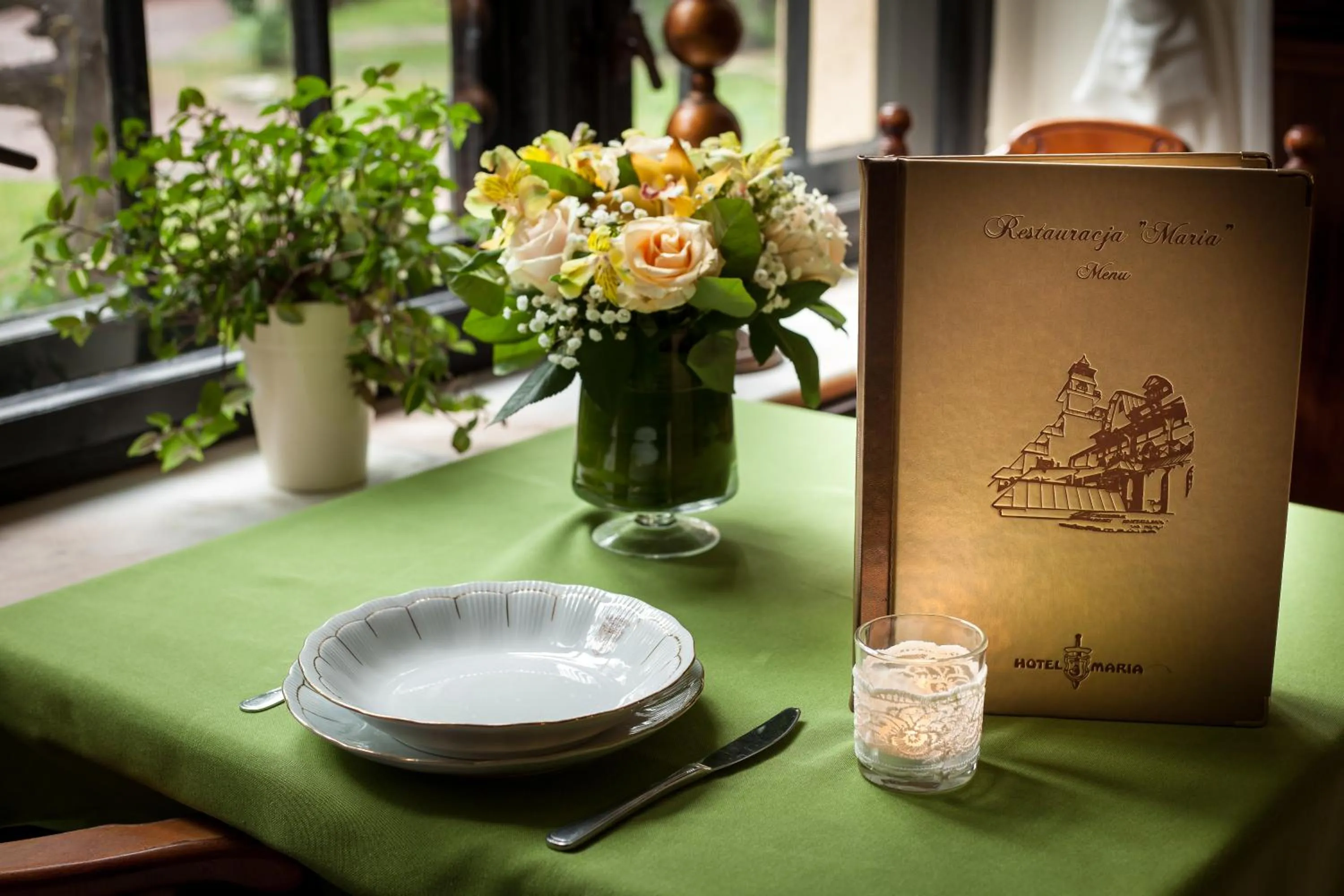 Restaurant/places to eat in Hotel Maria