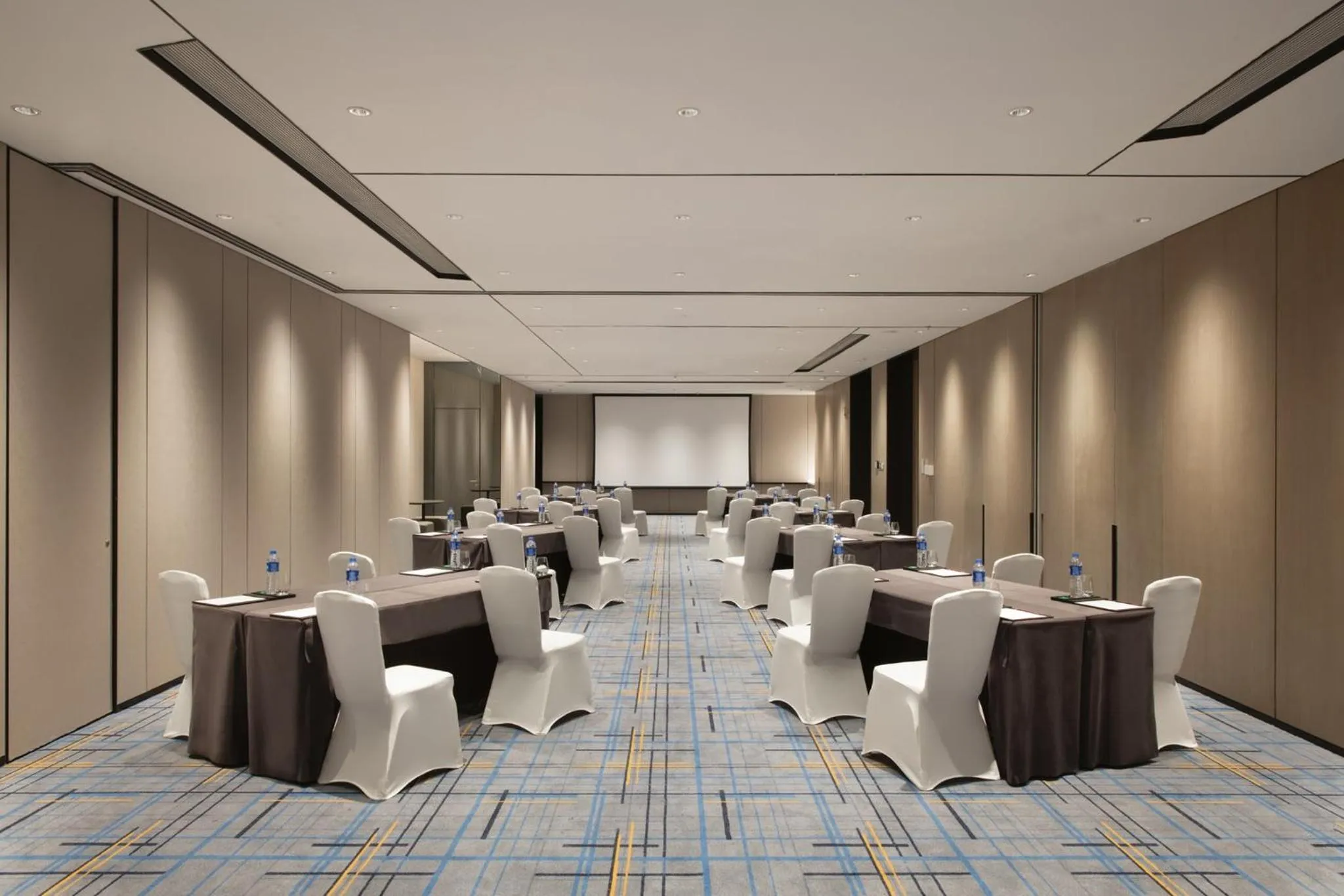 Meeting/conference room in Crowne Plaza Hangzhou Science City by IHG