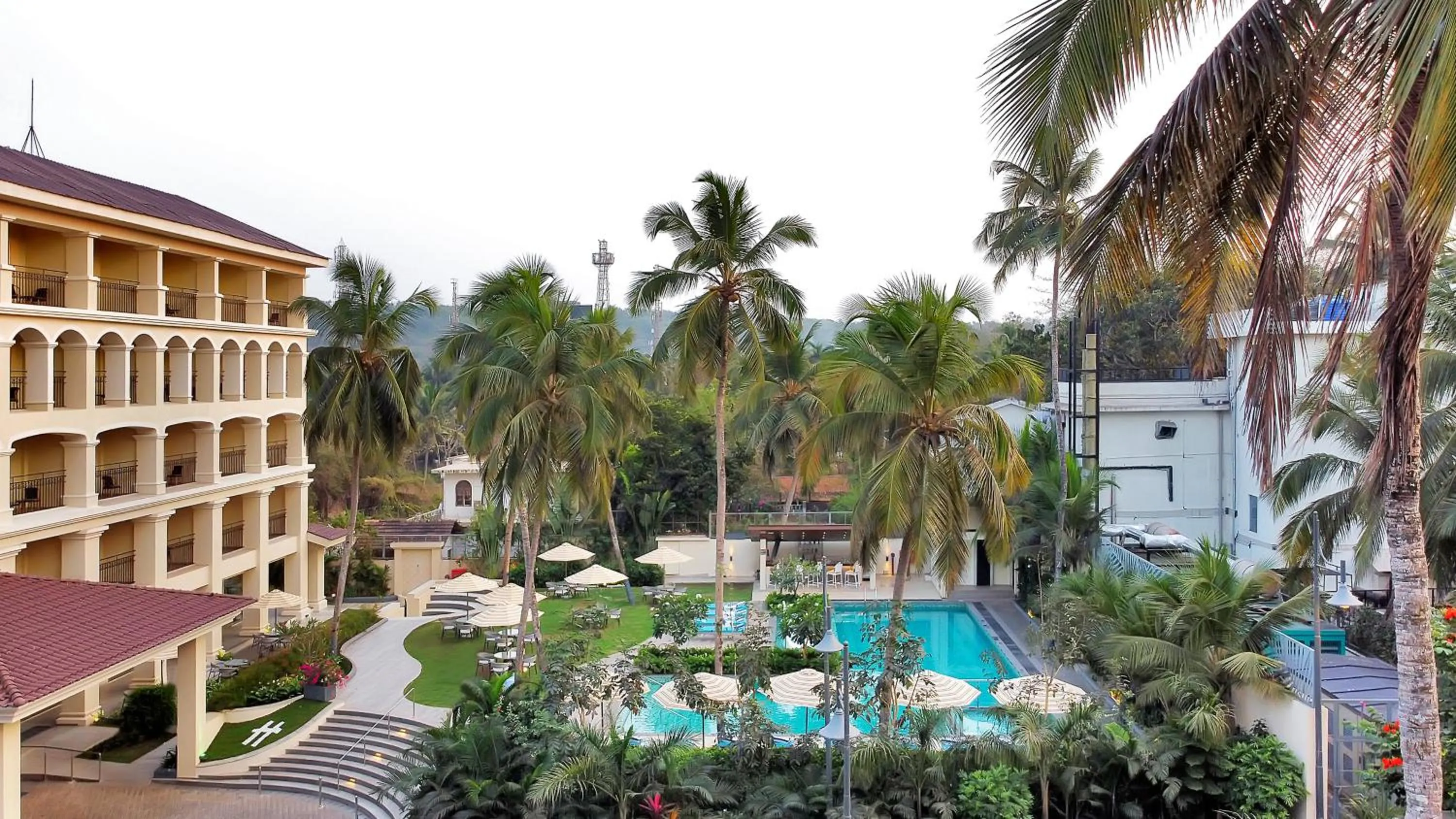 Property building in Holiday Inn Goa Candolim