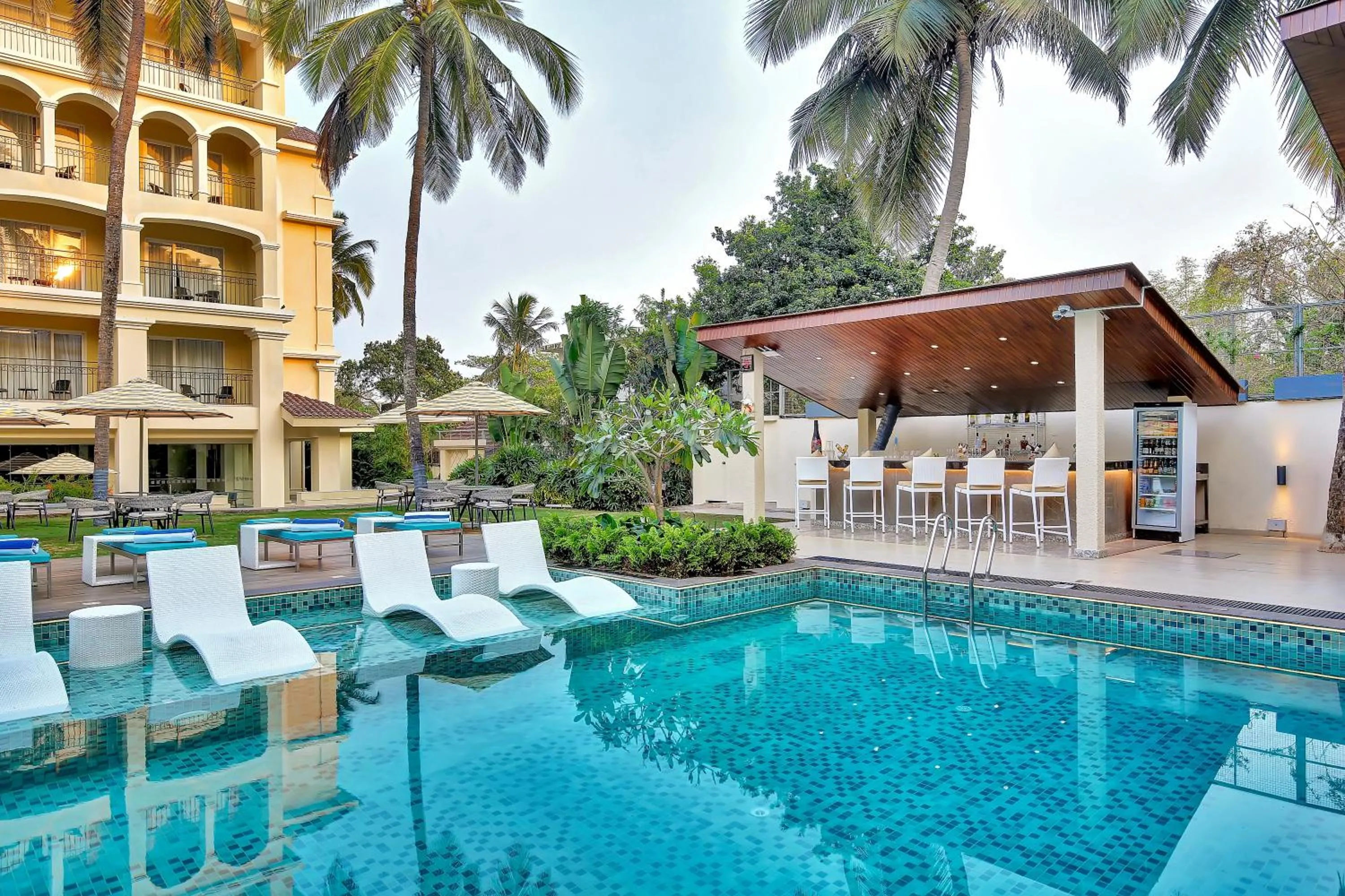 Swimming pool in Holiday Inn Goa Candolim