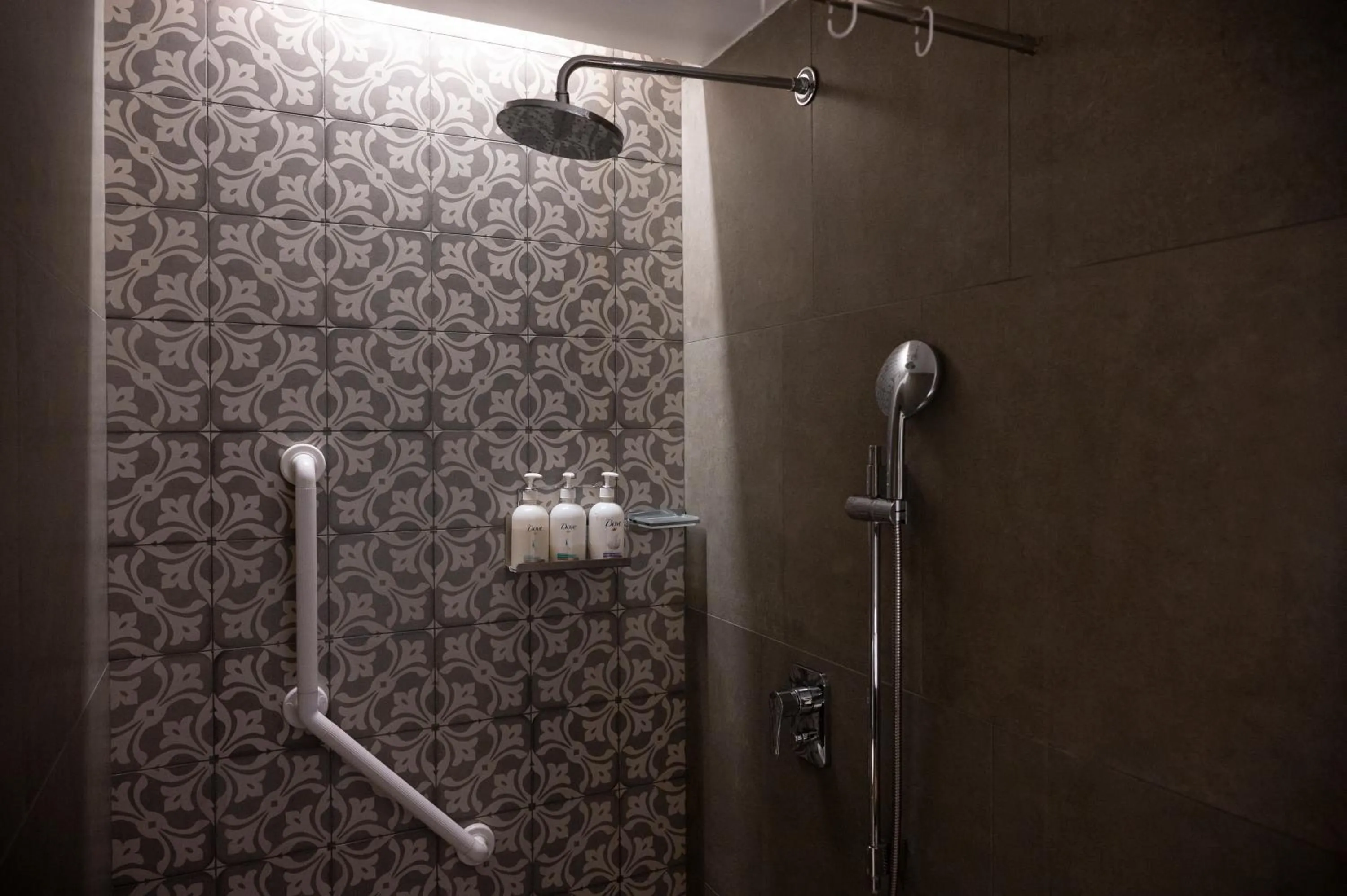 Shower in Holiday Inn Goa Candolim