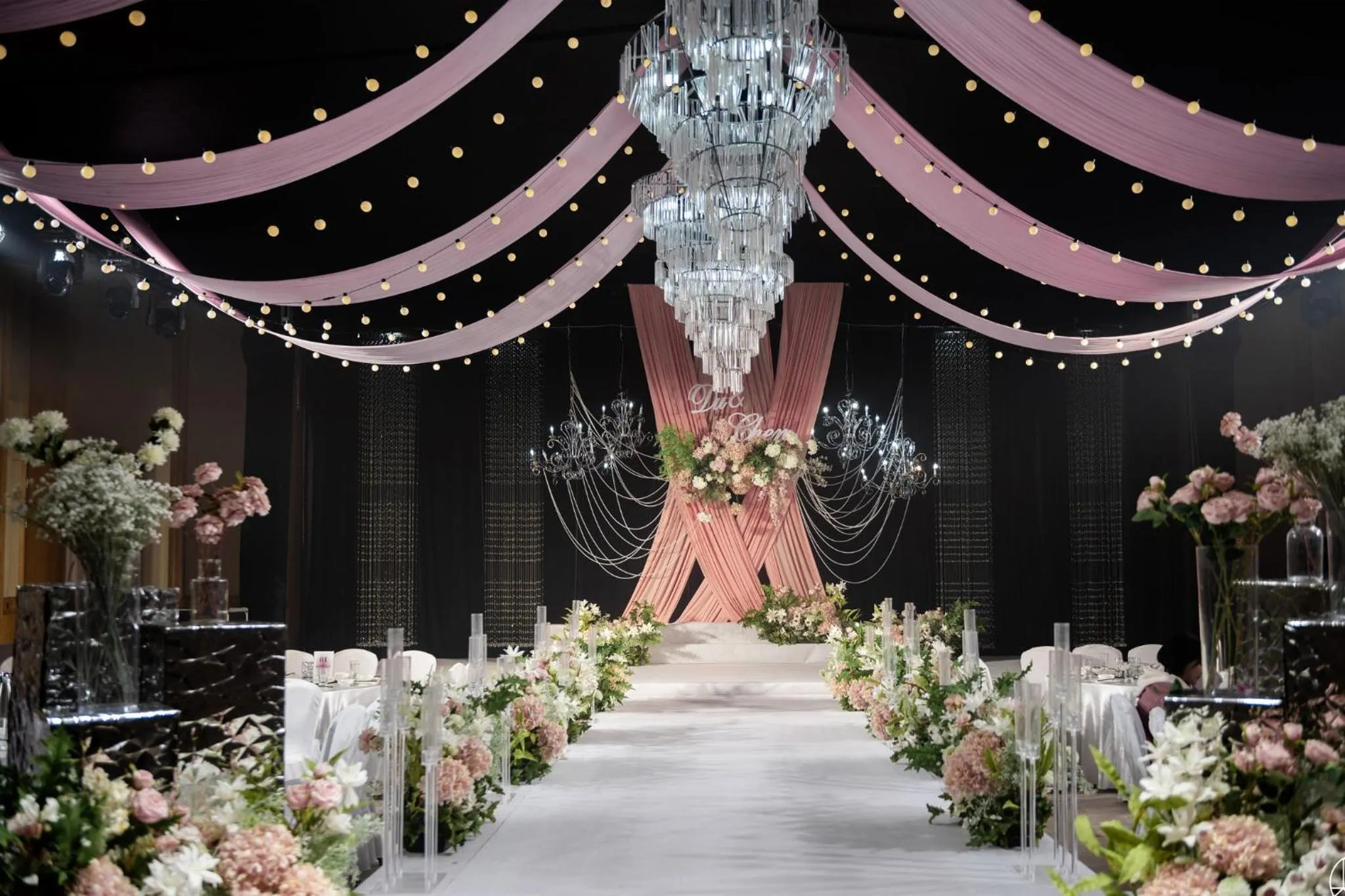 Meeting/conference room in Holiday Inn Fuyang by IHG