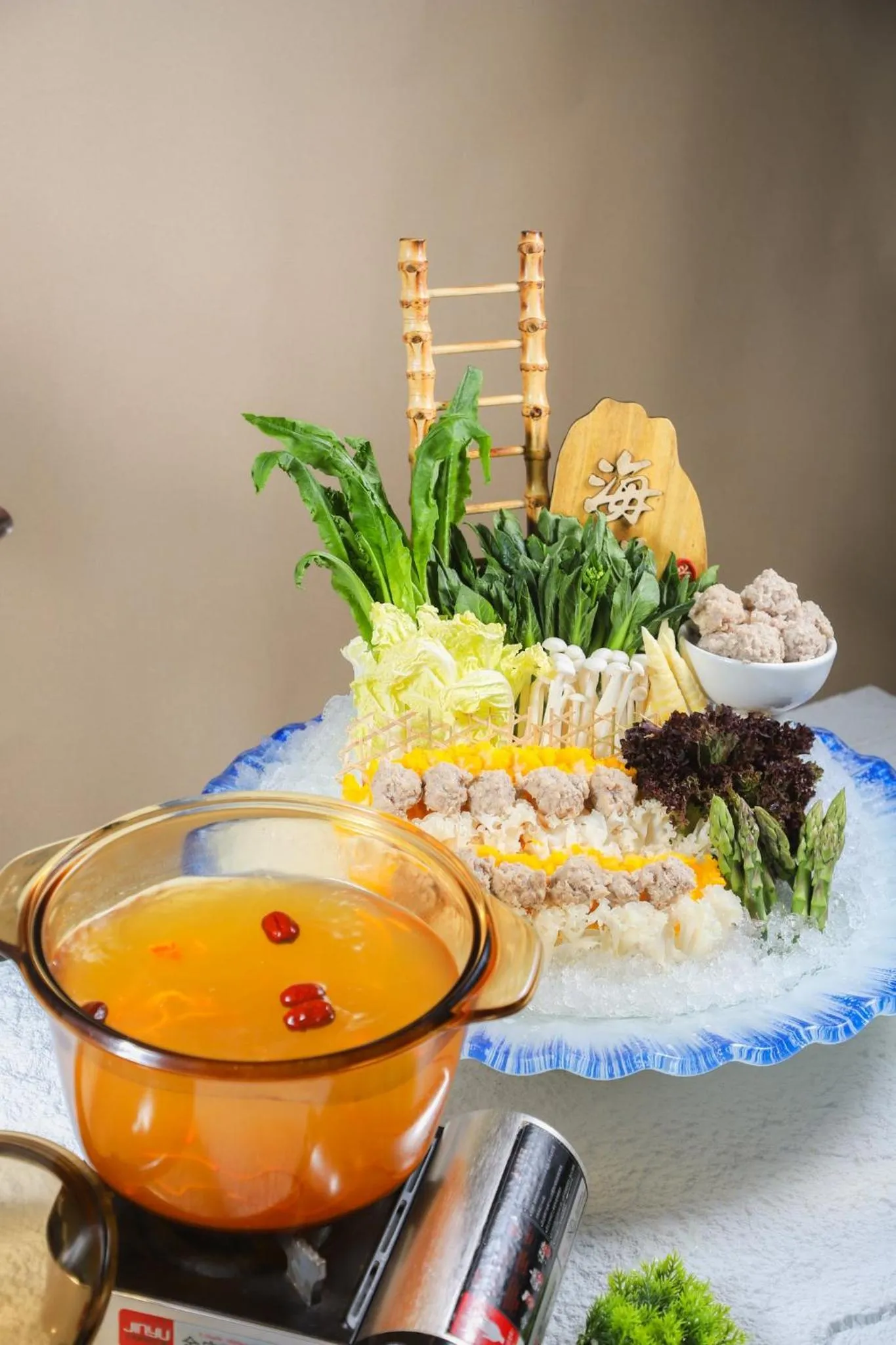 Restaurant/places to eat in Holiday Inn Fuyang by IHG