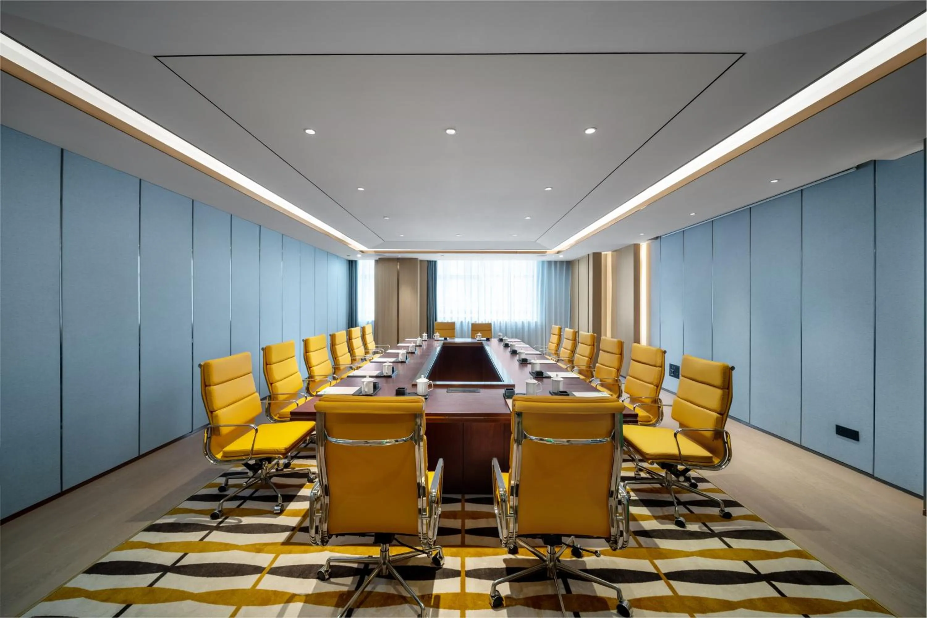 Meeting/conference room in Holiday Inn Fuyang by IHG