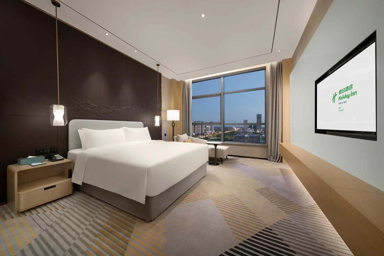 Photo of the whole room, Bed in Holiday Inn Fuyang by IHG