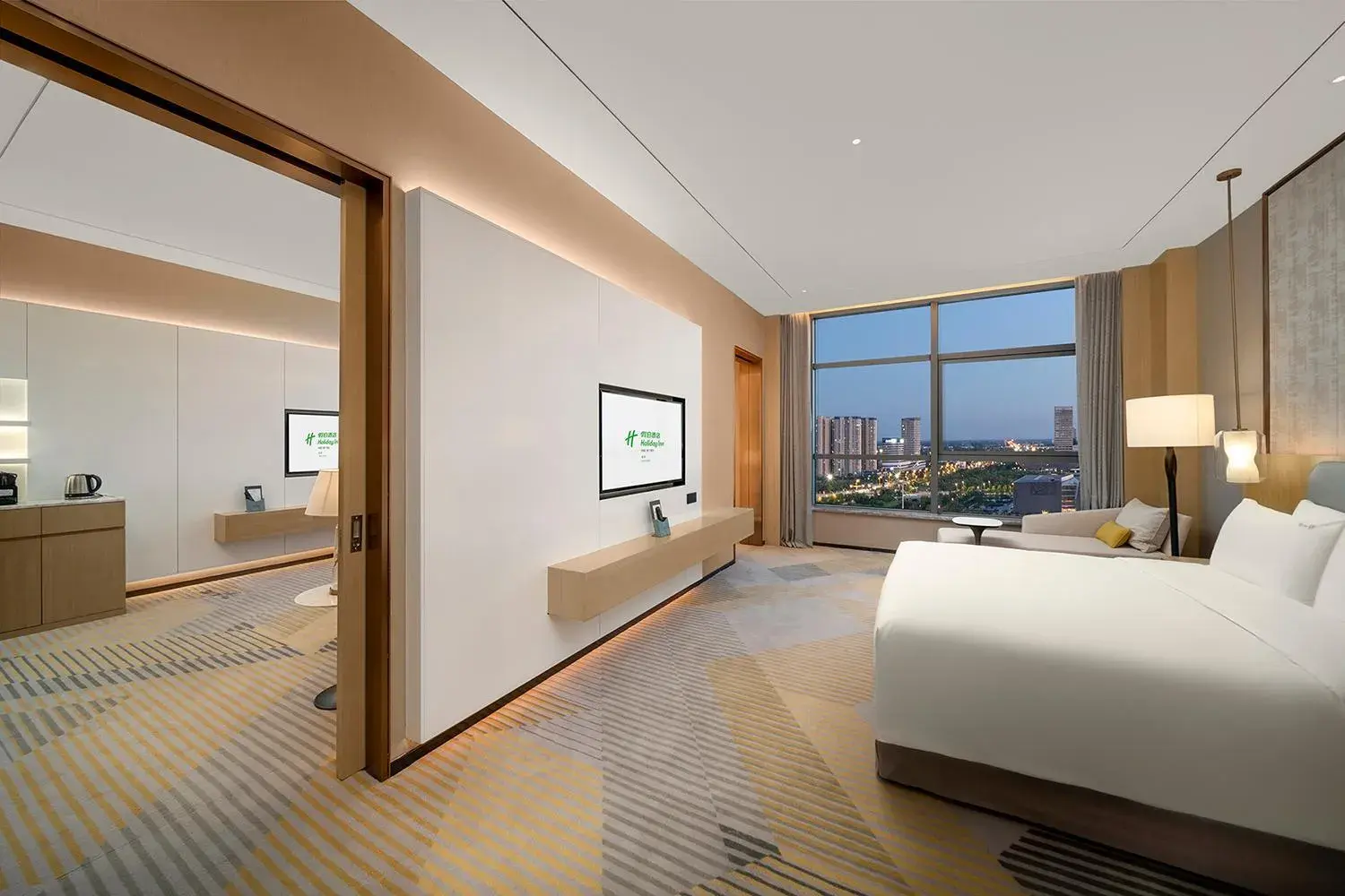 One-Bedroom Suite - Smoking in Holiday Inn Fuyang by IHG One-Bedroom Suite - Smoking in Holiday Inn Fuyang by IHG