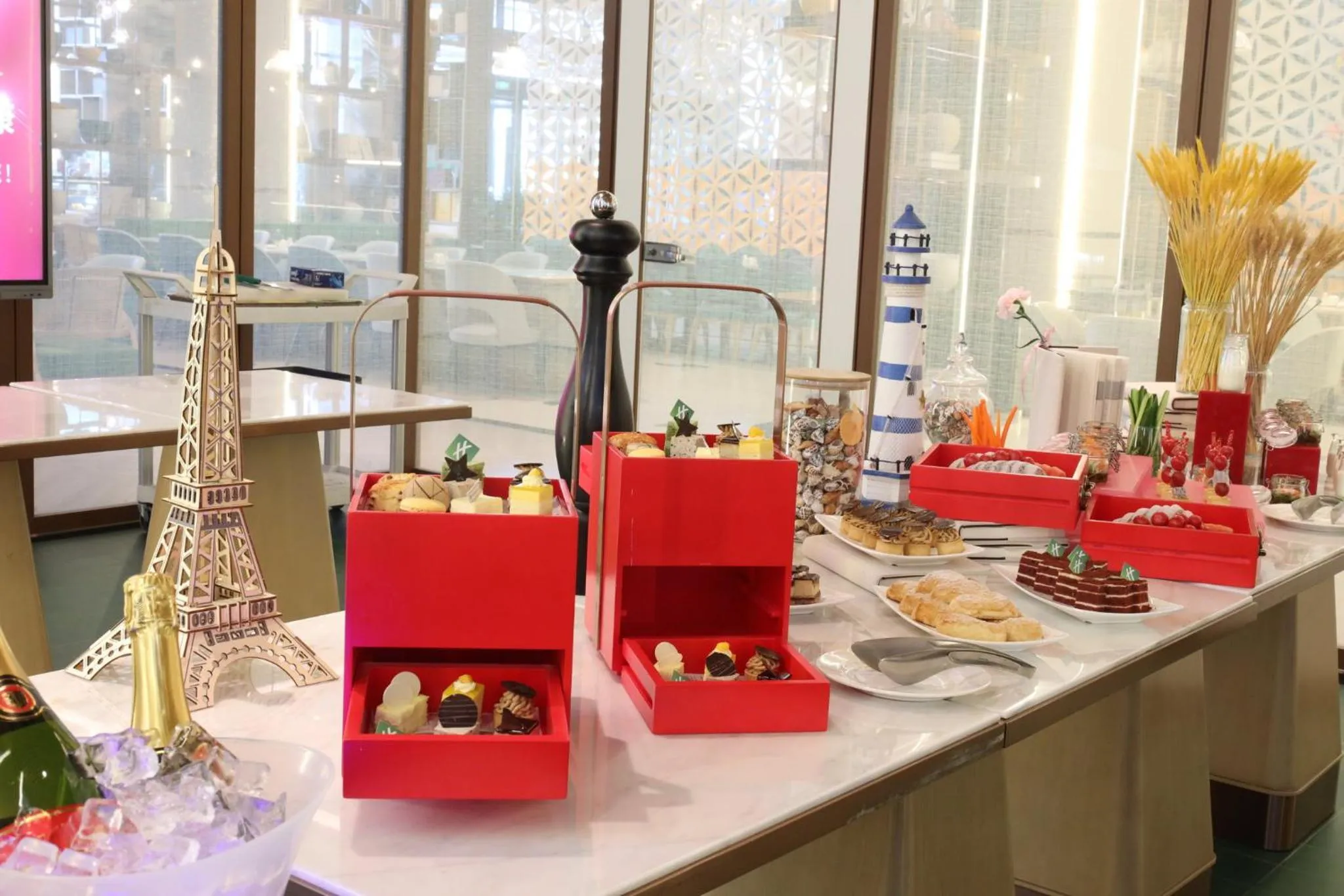 Restaurant/places to eat in Holiday Inn Fuyang by IHG