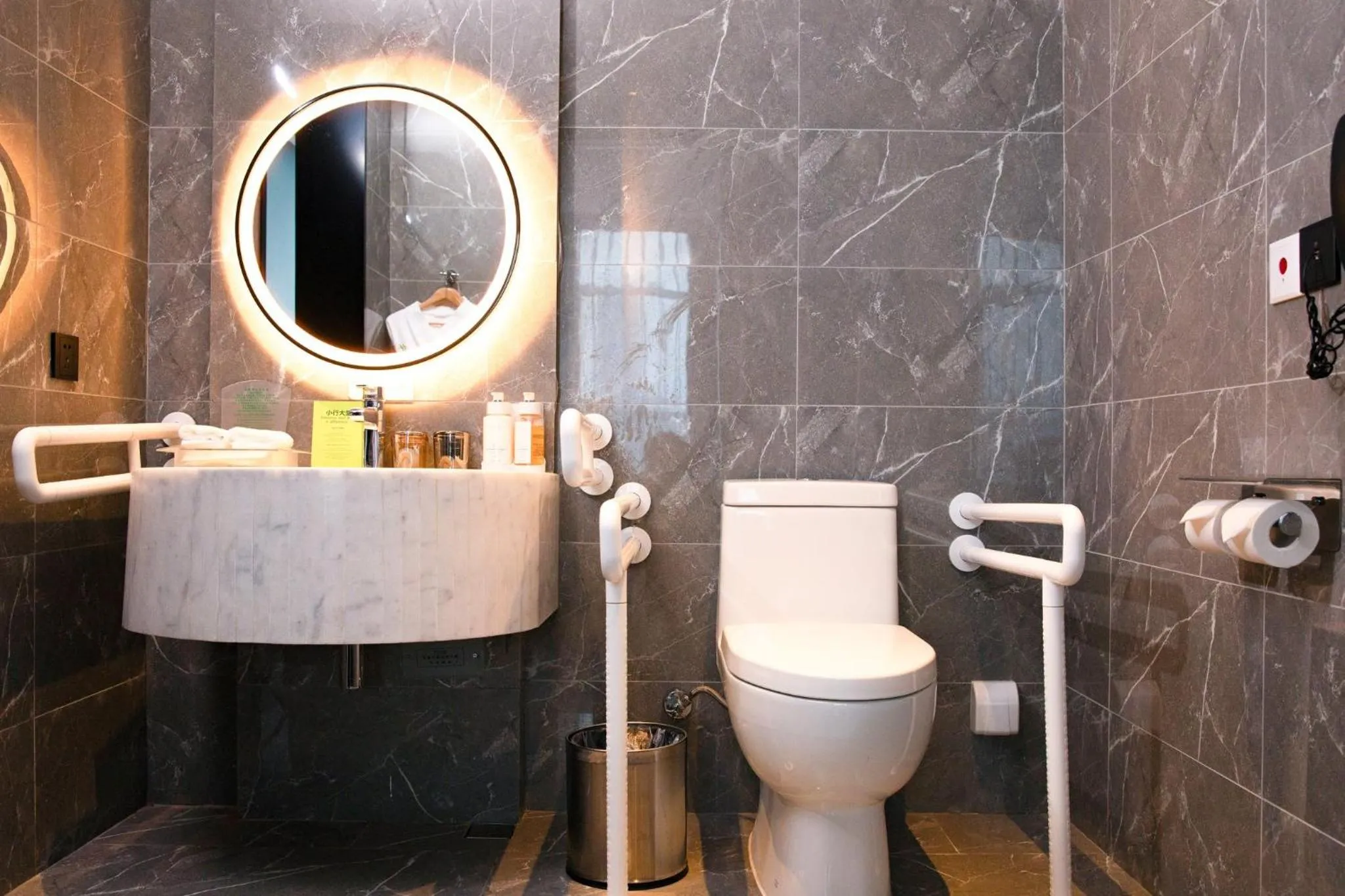 Photo of the whole room in Holiday Inn Fuyang by IHG